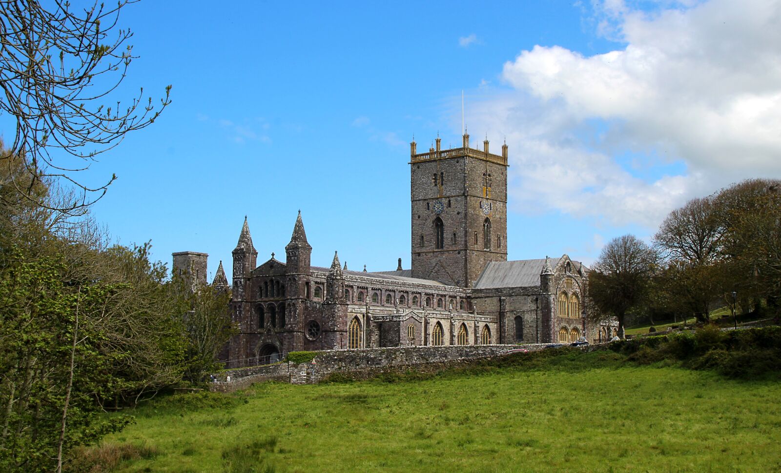 Canon EOS 1300D (EOS Rebel T6 / EOS Kiss X80) sample photo. Cathedral, saint, david photography