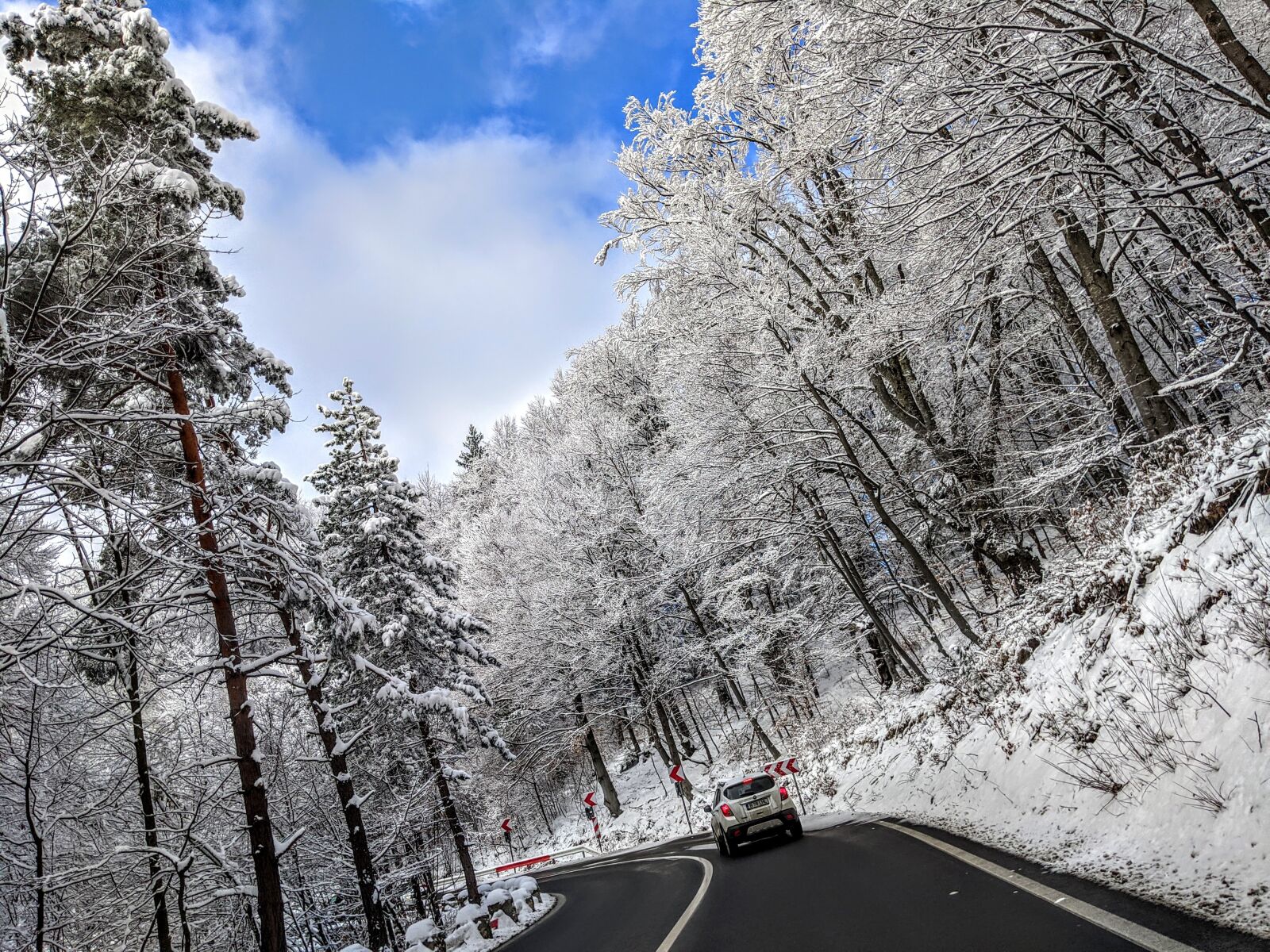 Google Pixel 2 sample photo. Winter, road in winter photography