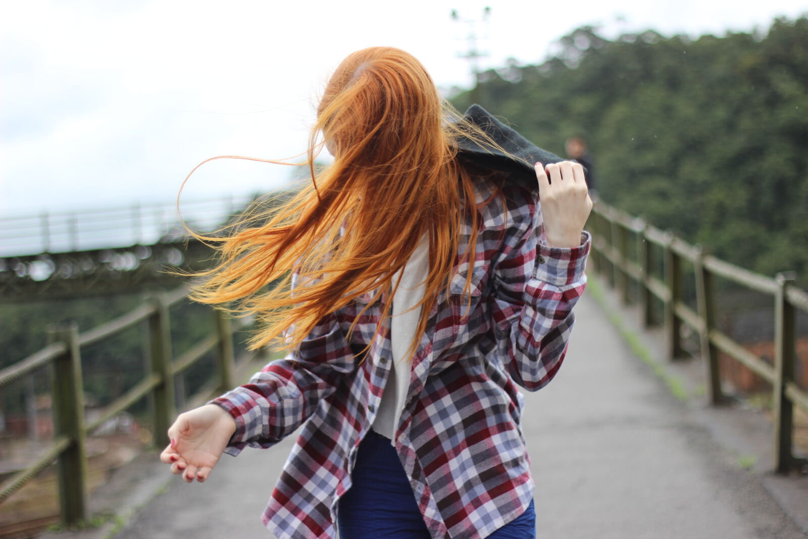 Canon EOS 600D (Rebel EOS T3i / EOS Kiss X5) sample photo. Woman, wearing, plaid, button photography