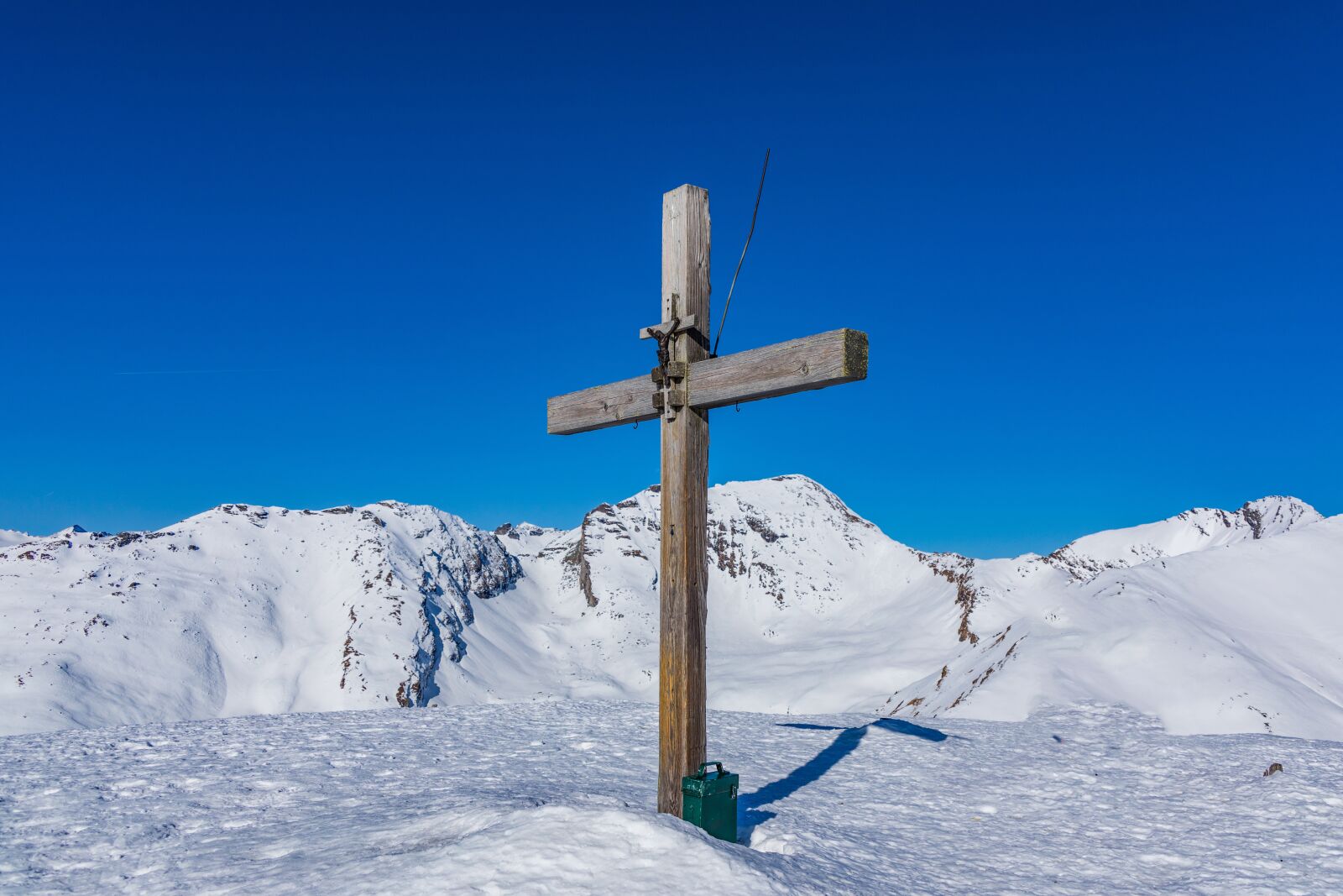 Canon EOS 5D Mark IV sample photo. Summit, winter, snow photography