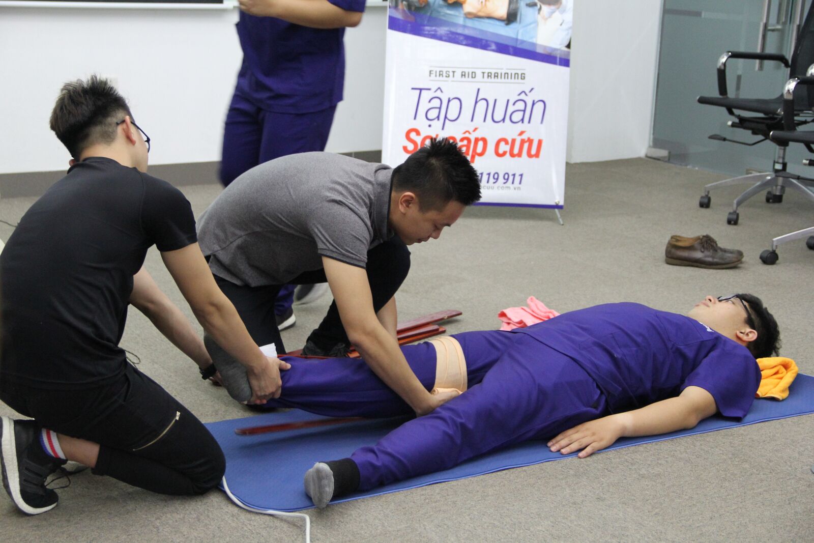 Canon EOS 60D sample photo. Wellbeing, first aid, viet photography