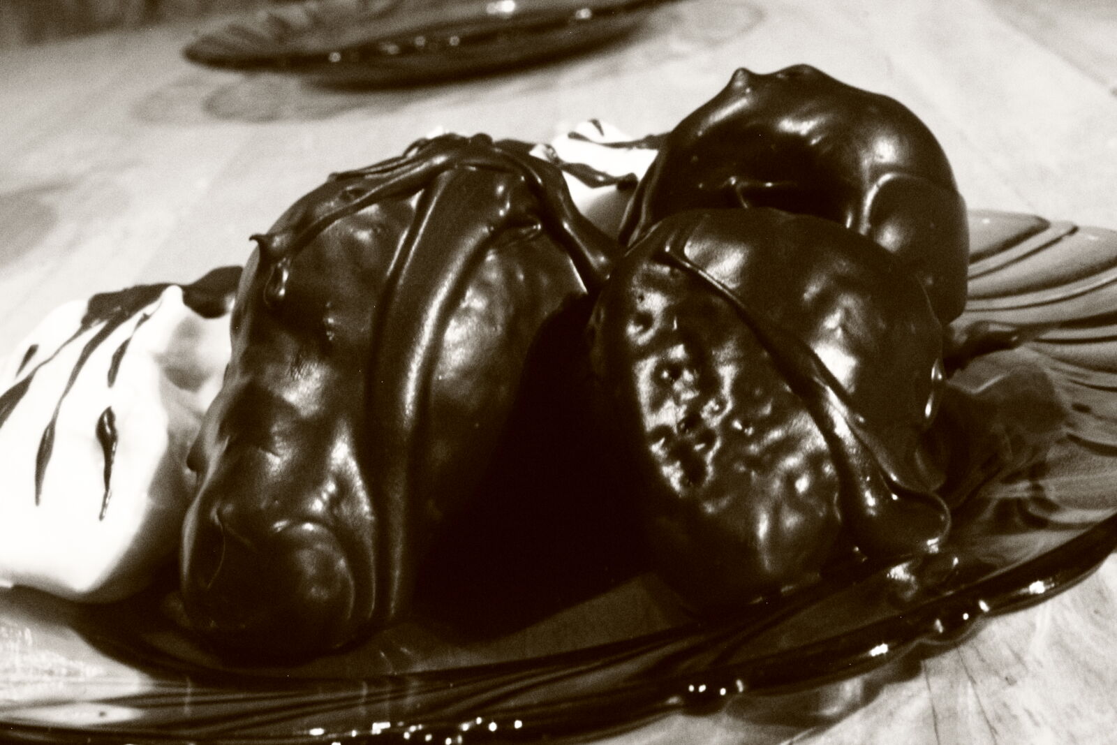Canon EOS 1100D (EOS Rebel T3 / EOS Kiss X50) sample photo. Chocolate, in, strawberry photography