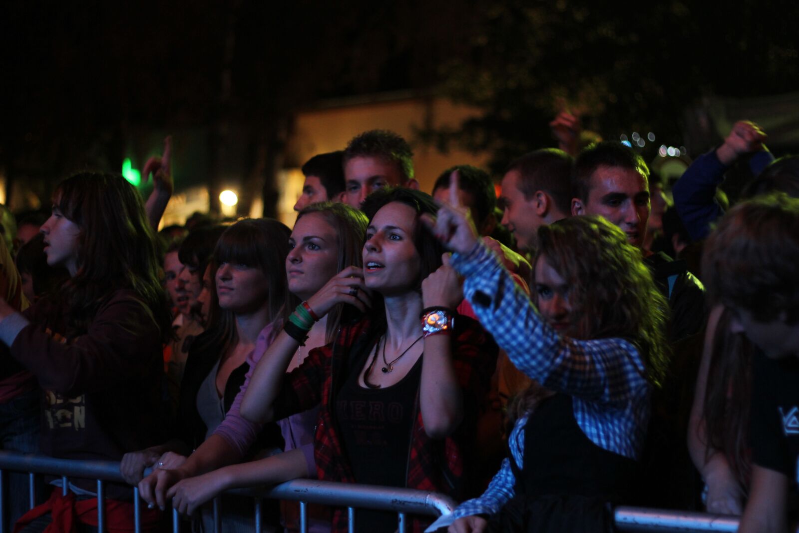 Canon EOS 550D (EOS Rebel T2i / EOS Kiss X4) sample photo. Rock concert, music, crowd photography