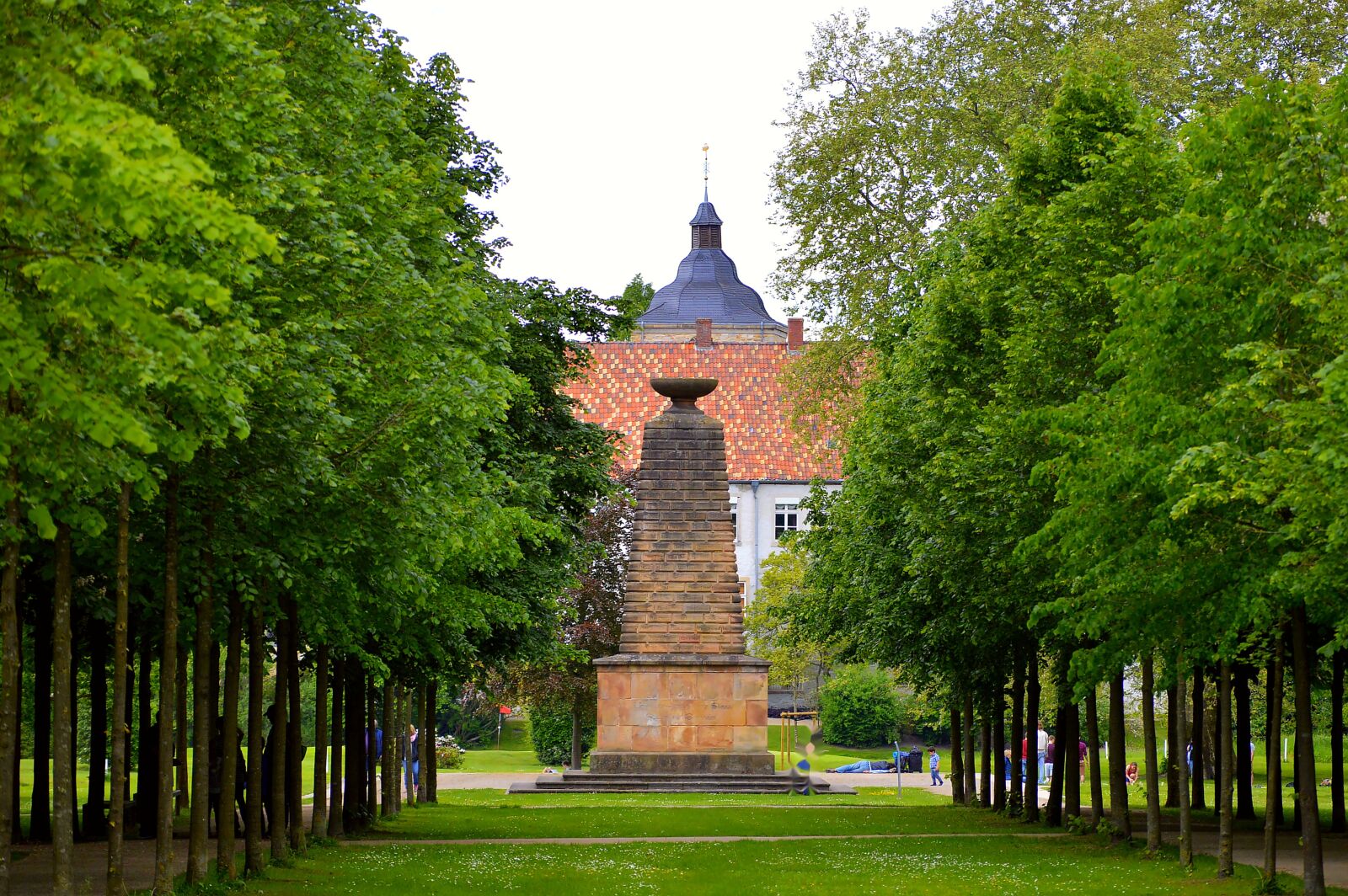 Nikon D3200 sample photo. Park, trees, war memorial photography
