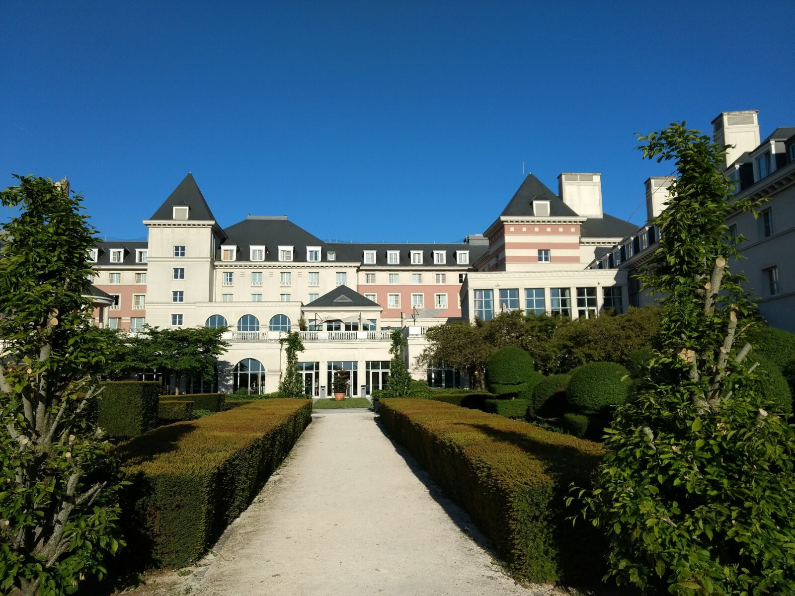 Motorola Moto G (4) sample photo. Paris, disneyland, hotel photography