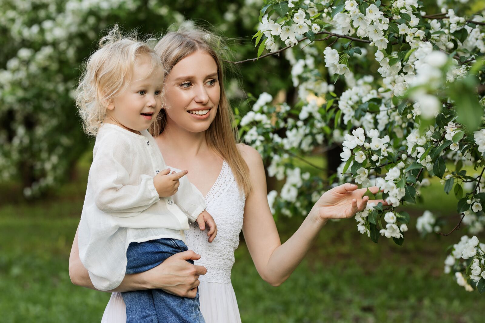Sigma 85mm F1.4 DG HSM Art sample photo. Mom, daughter, family photography