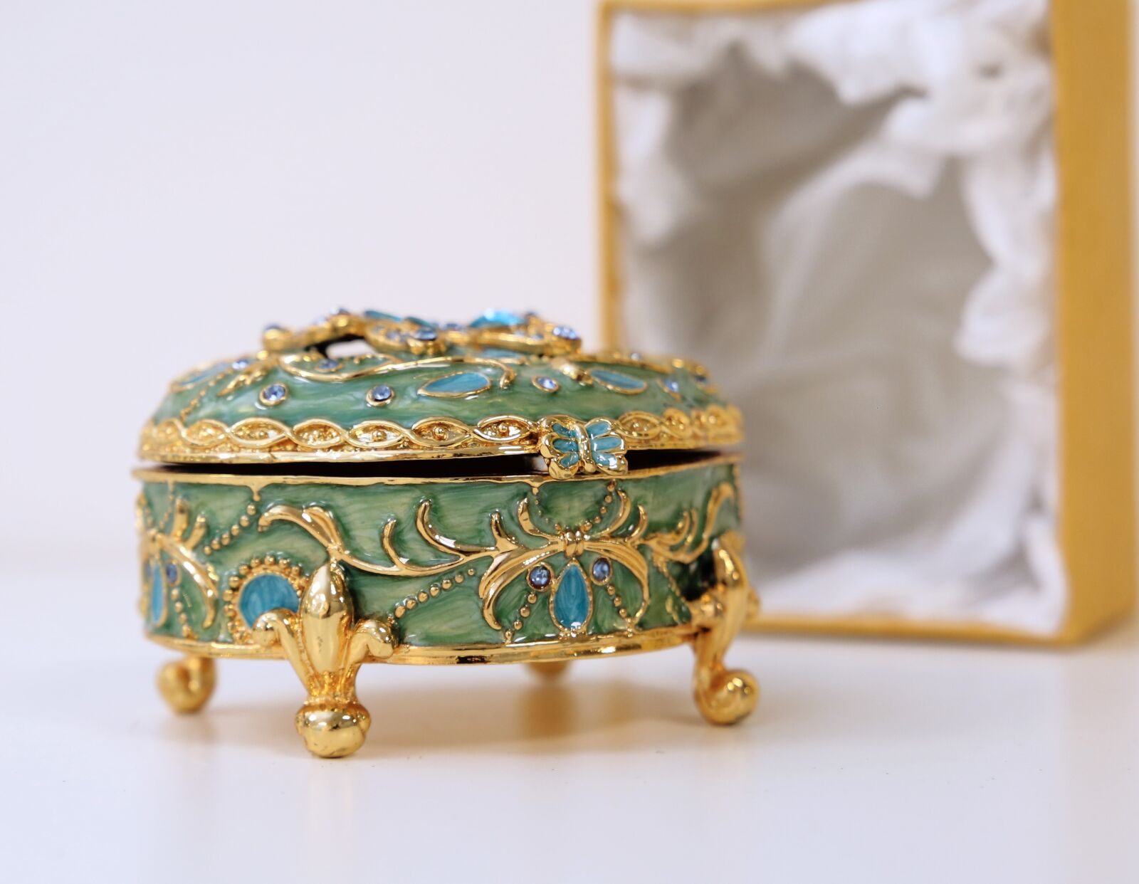 Canon EF 24-105mm F3.5-5.6 IS STM sample photo. Decoration, luxury, gold photography