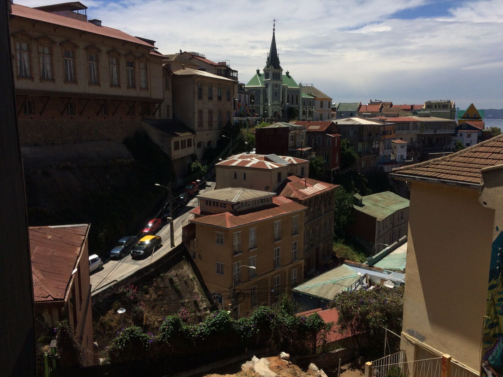 iPhone 5s back camera 4.15mm f/2.2 sample photo. Valparaiso, chile, street photography