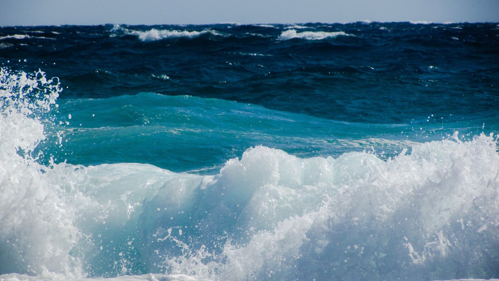 Canon PowerShot SX400 IS sample photo. Wave, smashing, sea photography