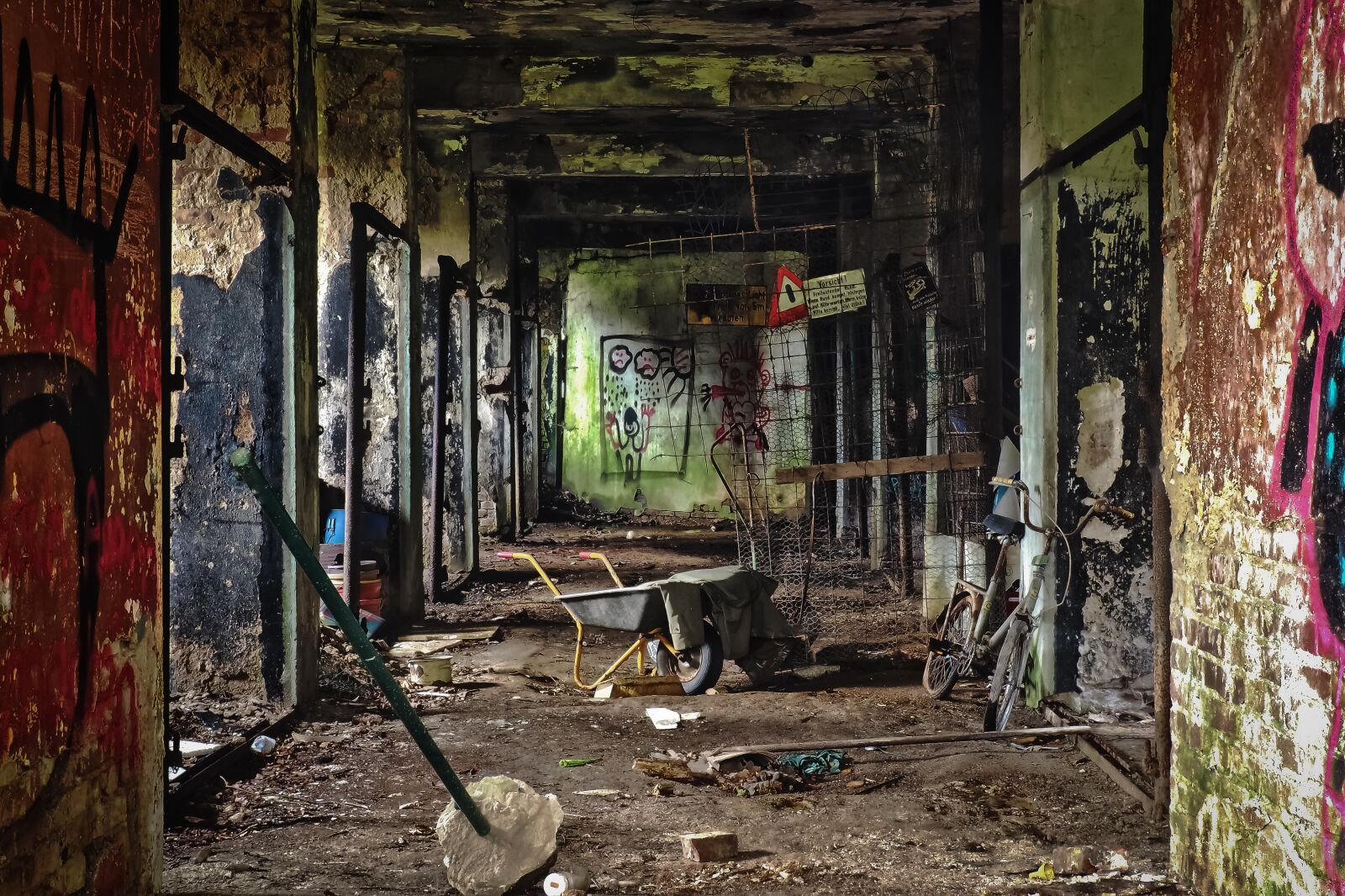 Olympus OM-D E-M10 sample photo. Abandoned, old, house photography