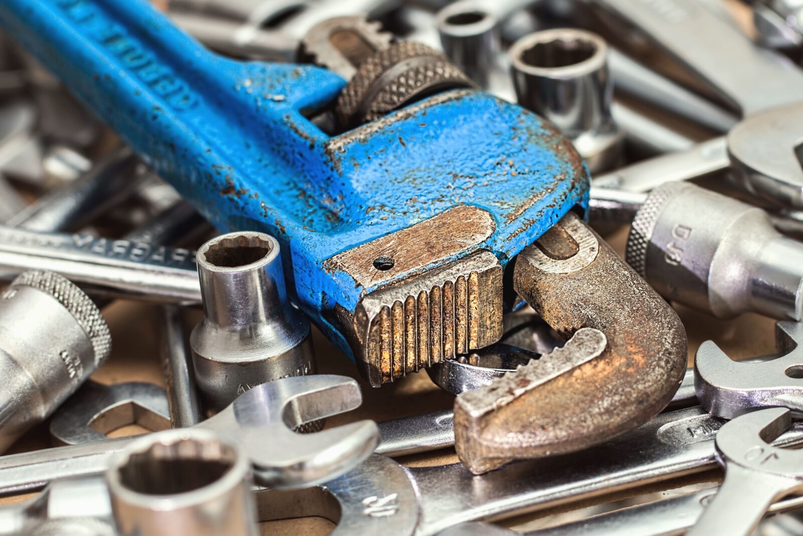 Canon EOS 70D sample photo. Wrench, screw, metal, mechanical photography