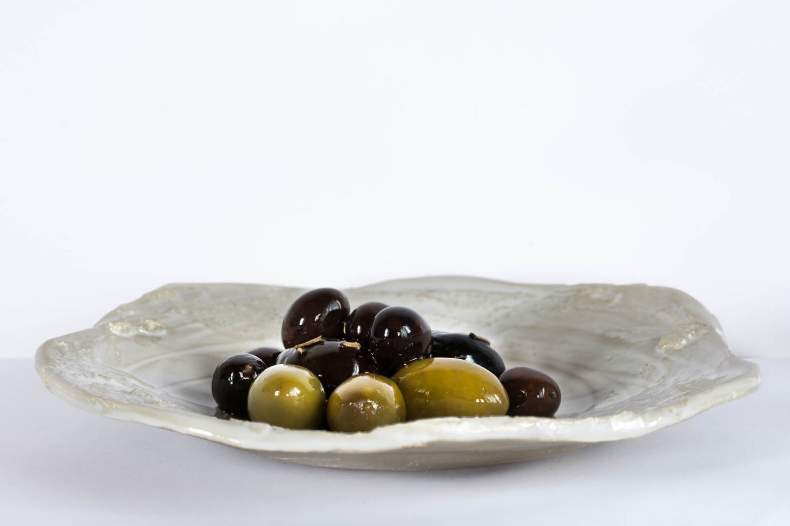 Nikon D7200 sample photo. Olives, plate, aperitif photography