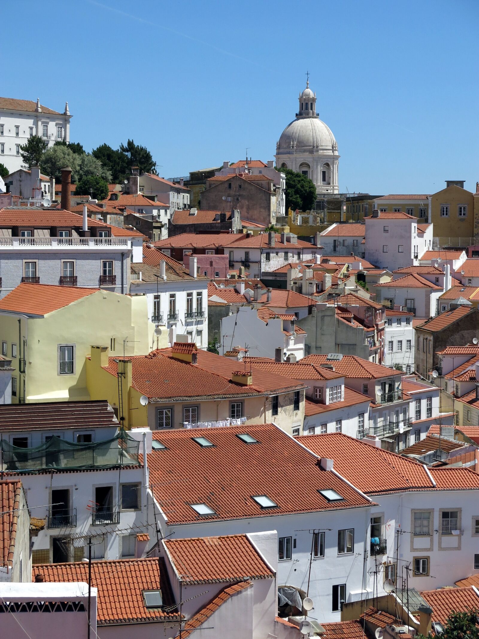 Canon PowerShot G15 sample photo. Lisbon, building, historic center photography