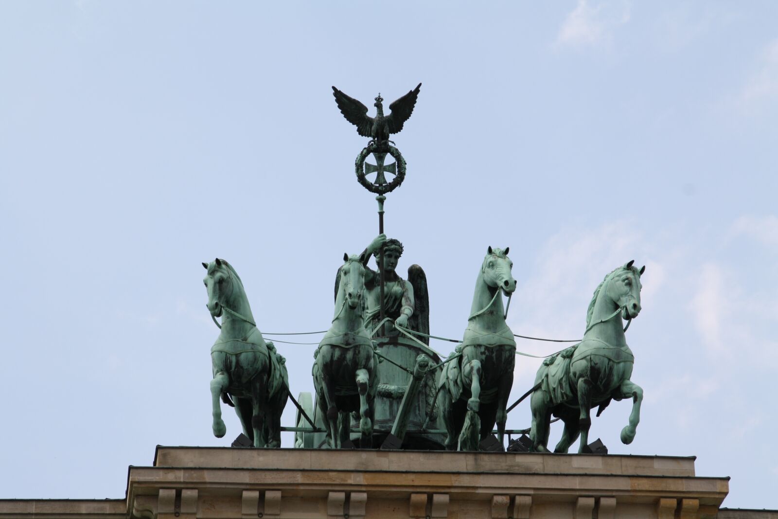 Canon EOS 1000D (EOS Digital Rebel XS / EOS Kiss F) sample photo. Berlin, quadriga, landmark photography