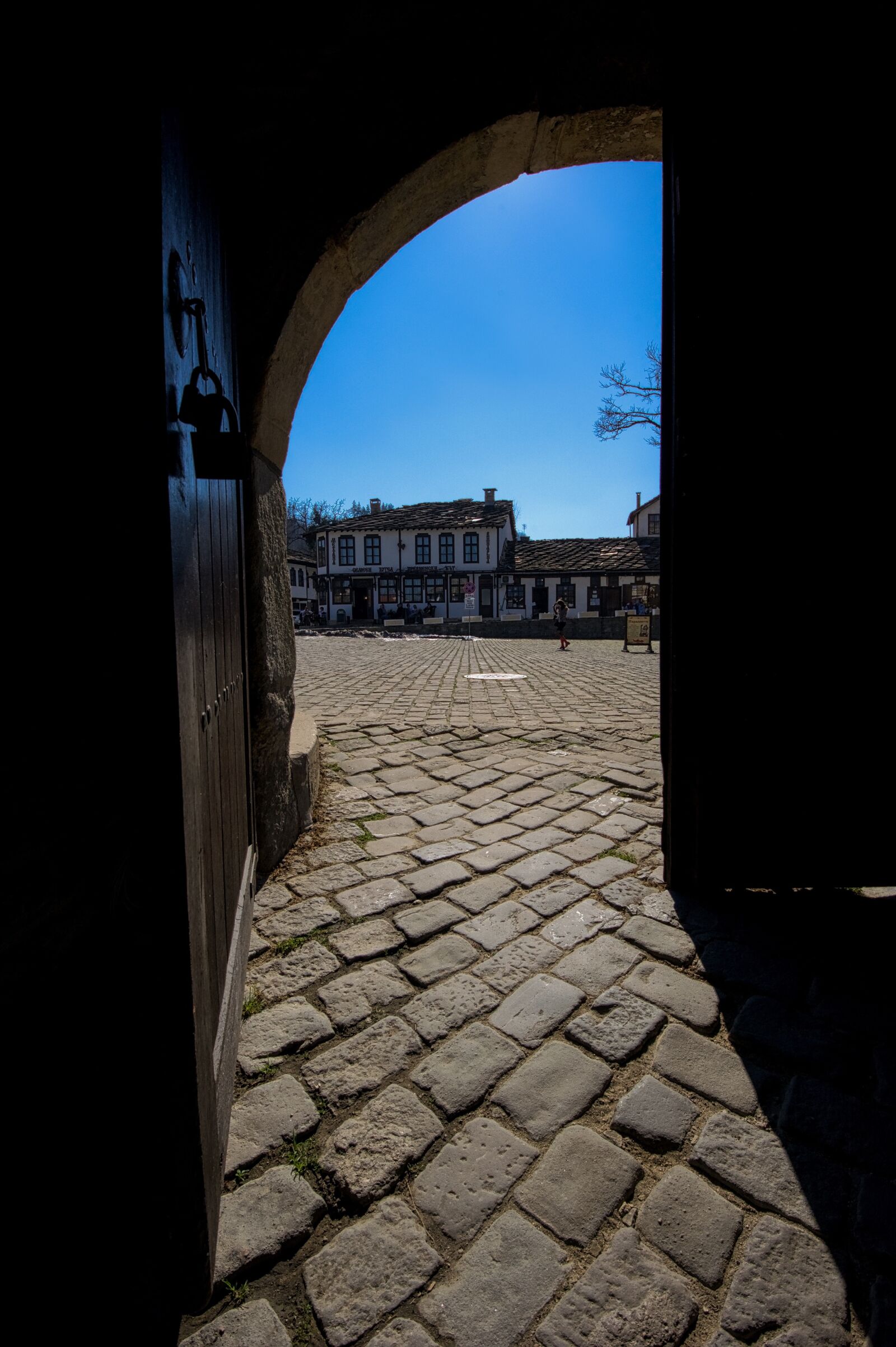 Nikon D700 sample photo. Cobblestone, door, opening photography
