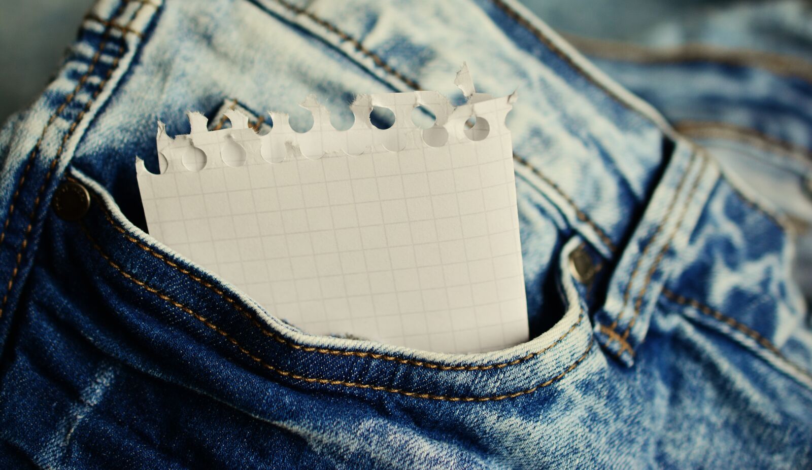 Nikon D5200 sample photo. Stickies, note, pocket photography