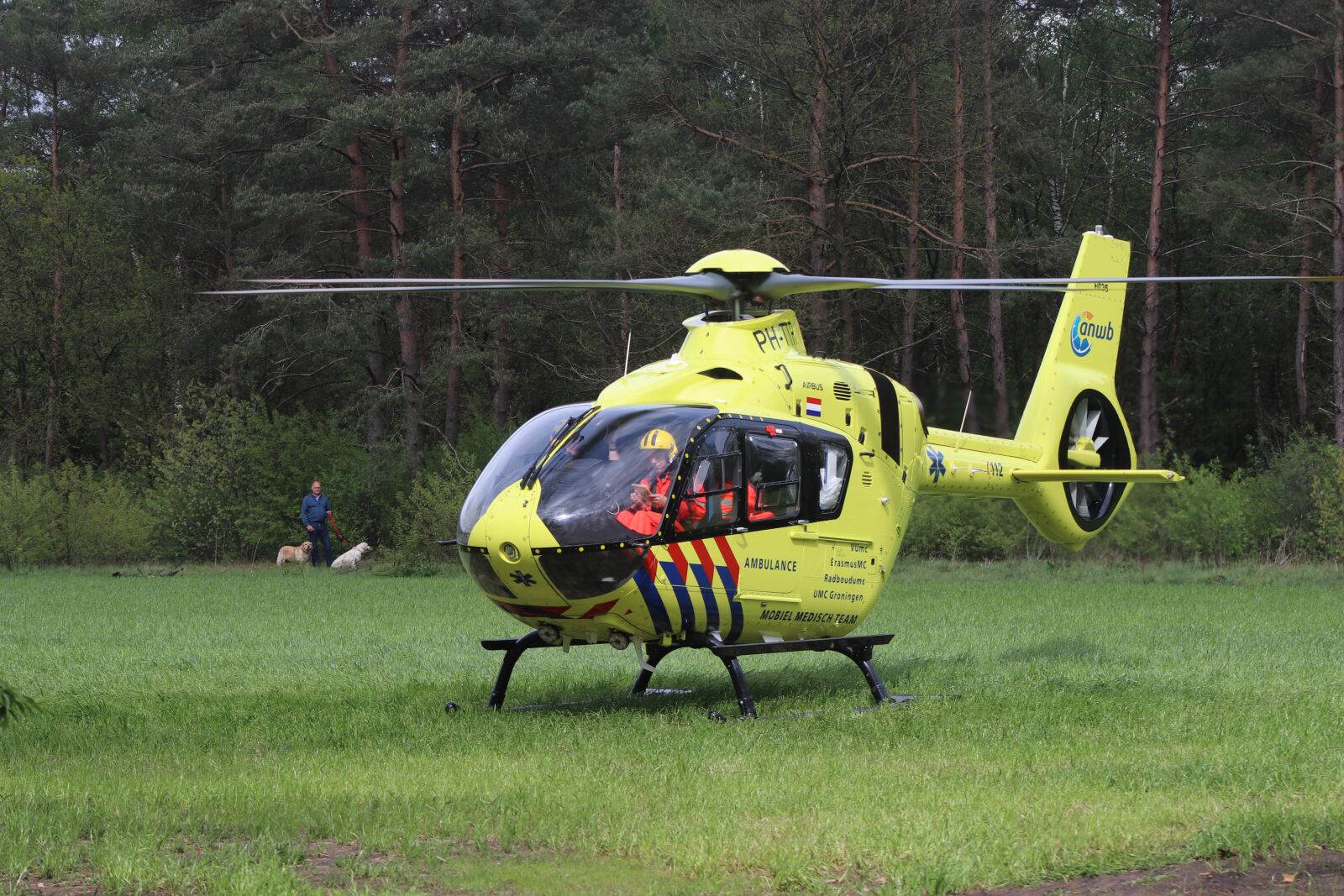 Canon EOS 80D sample photo. Ambulancehelikopter, trauma, doctor photography