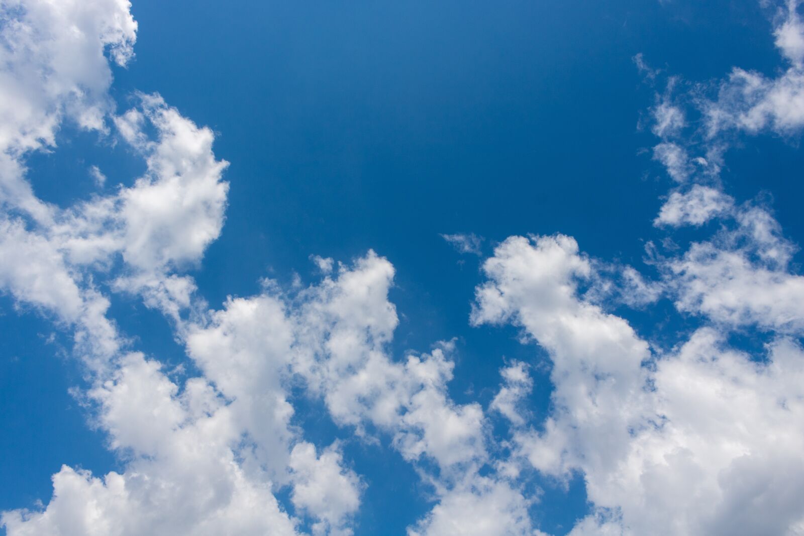 Canon EOS 750D (EOS Rebel T6i / EOS Kiss X8i) sample photo. Clouds, blue sky, blue photography