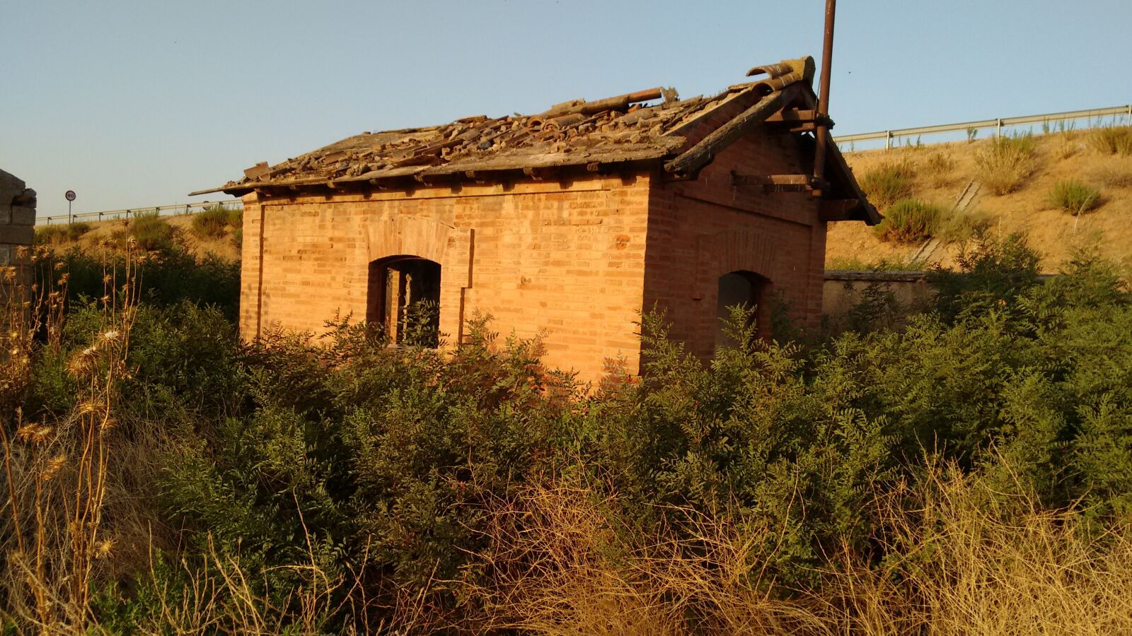 Motorola Moto G (2nd Gen) sample photo. House, abandoned, old house photography