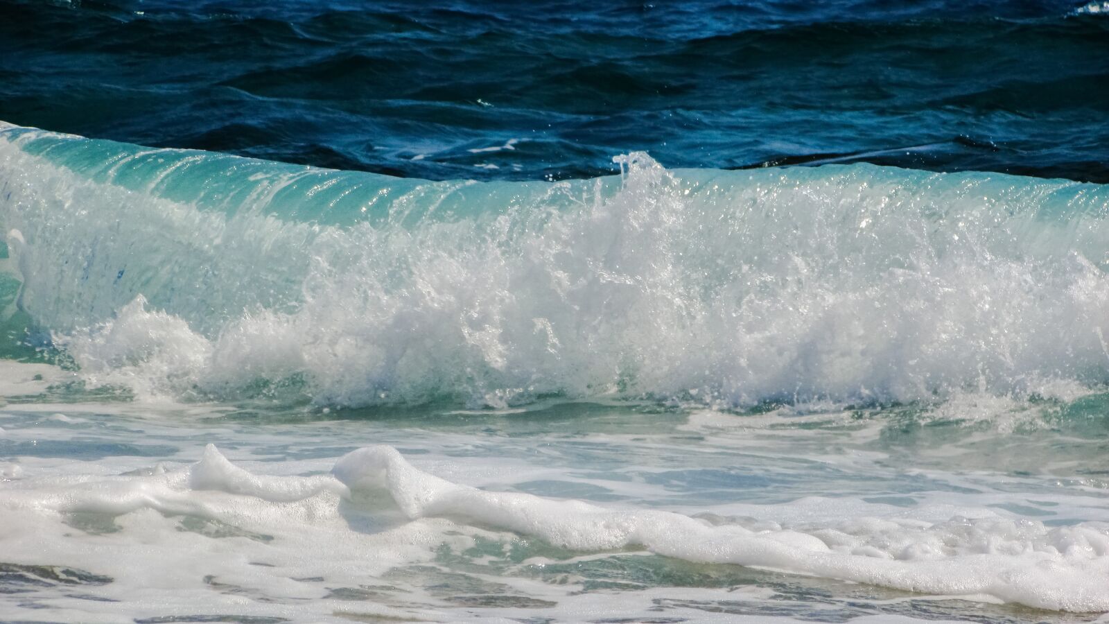 Canon PowerShot SX400 IS sample photo. Wave, smashing, sea photography