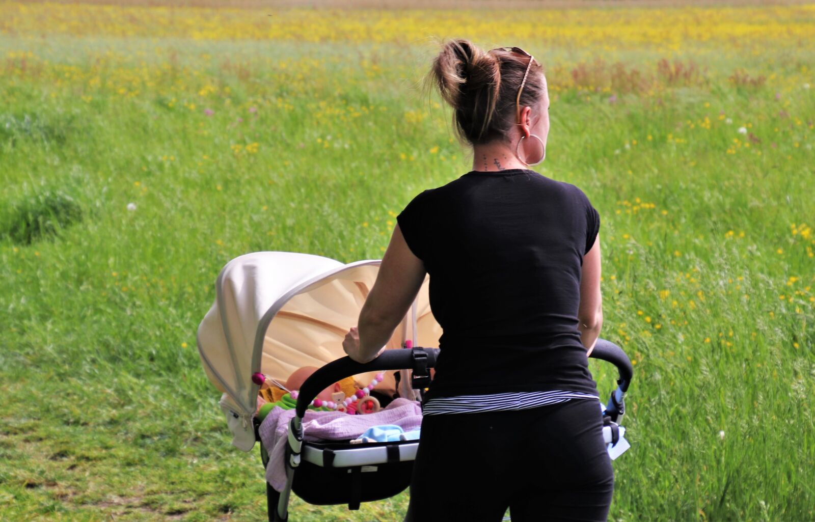 Canon EOS 80D sample photo. Mom, spacer, maternity photography