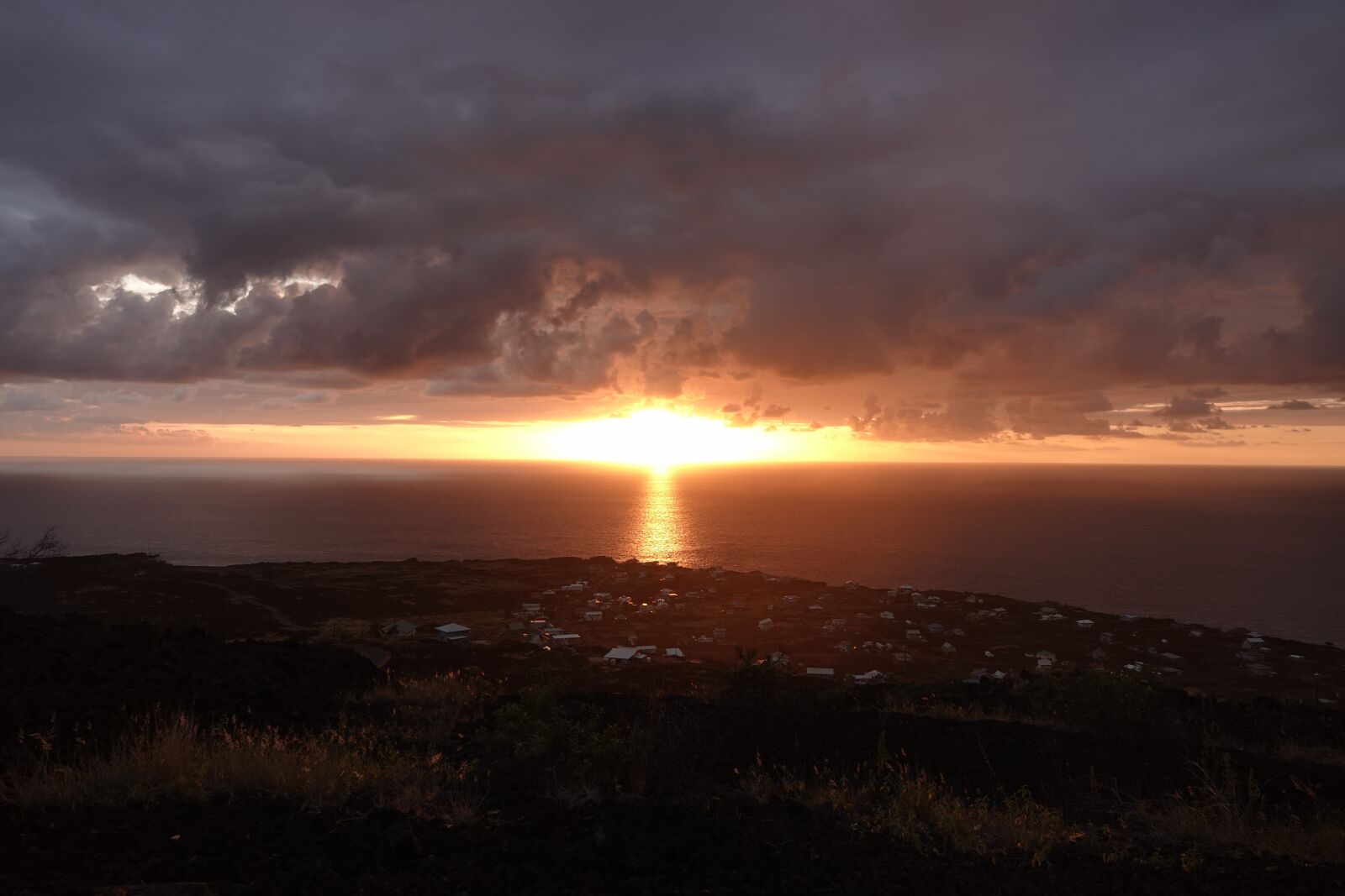 Sony Cyber-shot DSC-RX10 IV sample photo. Sunset, hawaii, sea photography