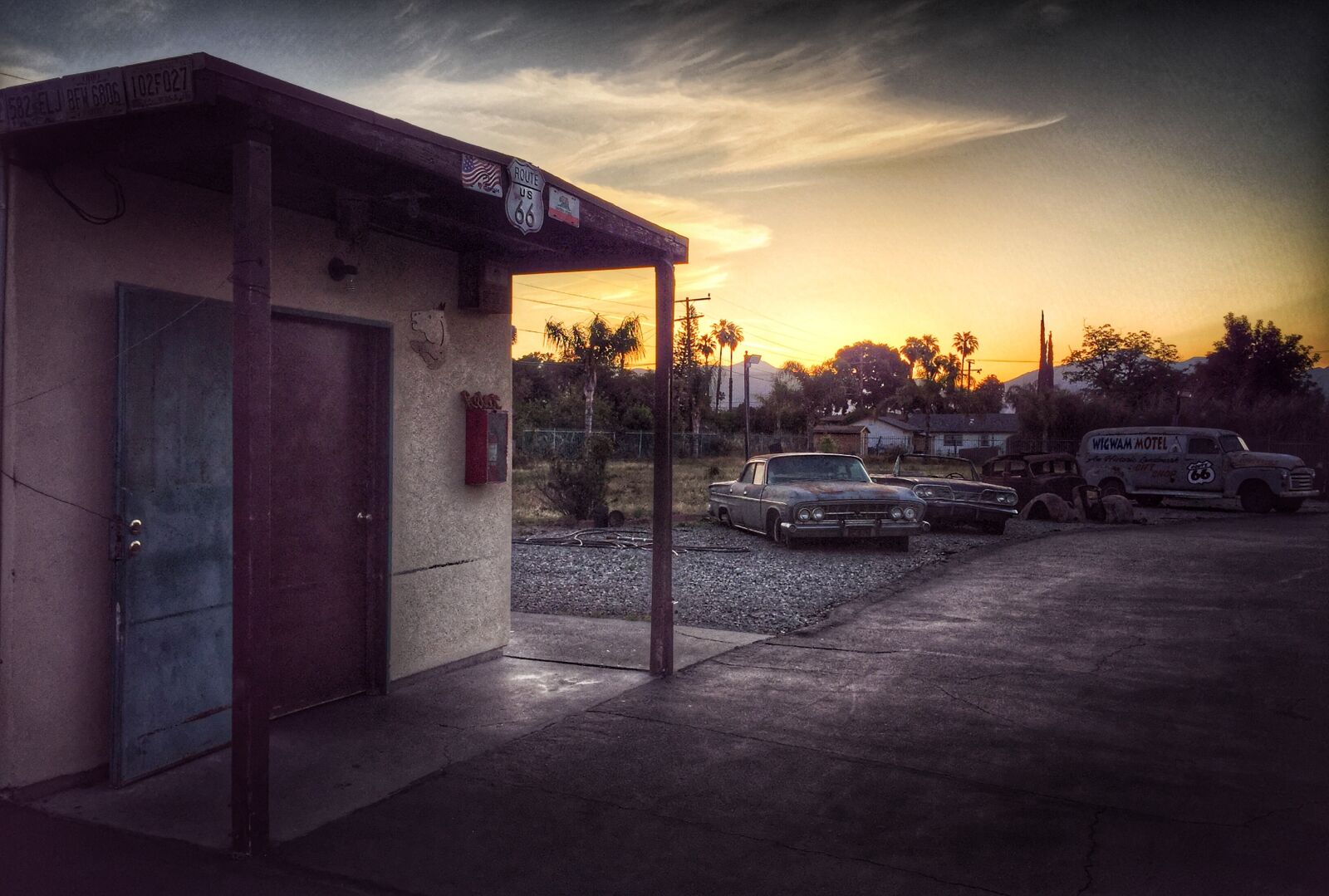Apple iPhone 6 sample photo. Motel, vintage, retro photography