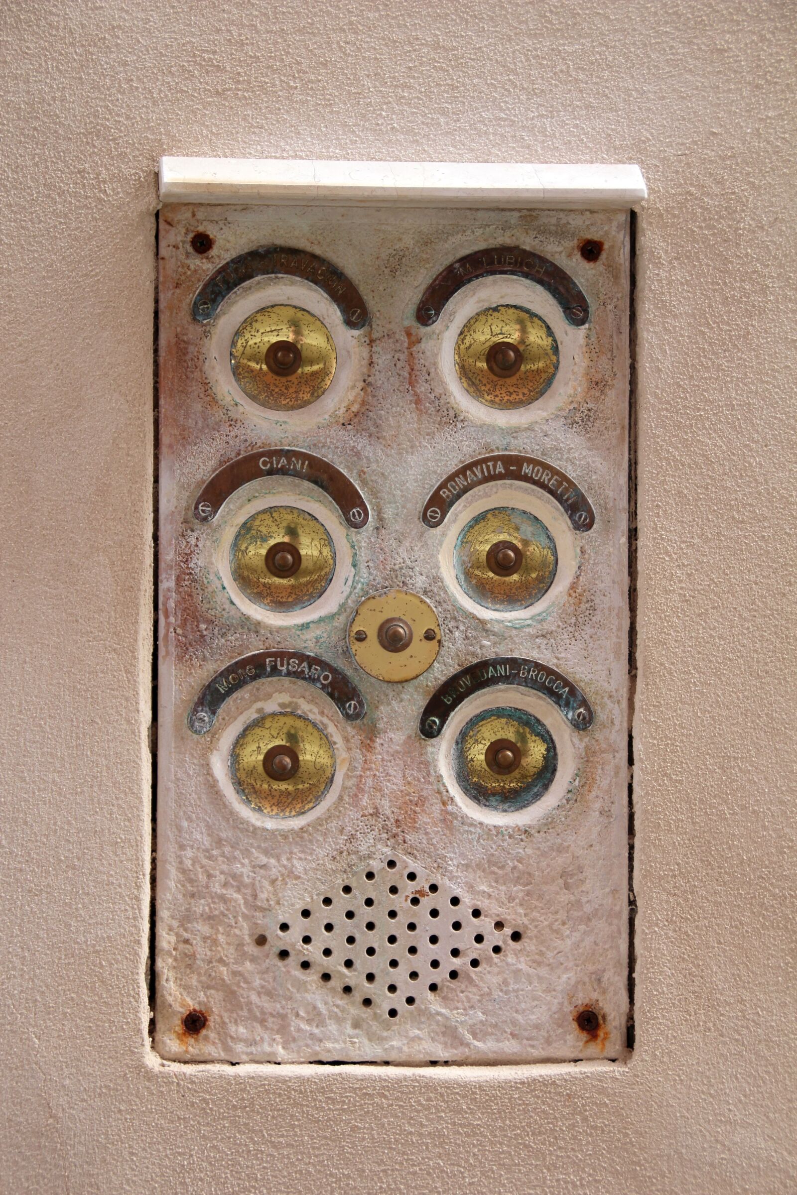 Canon EOS 600D (Rebel EOS T3i / EOS Kiss X5) sample photo. Bell, house entrance, doorbell photography