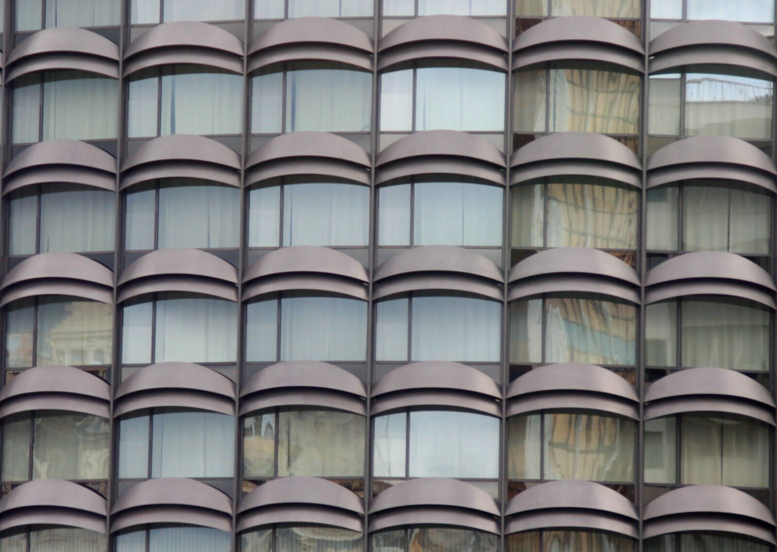 Canon EOS 700D (EOS Rebel T5i / EOS Kiss X7i) sample photo. Windows, architecture, building photography