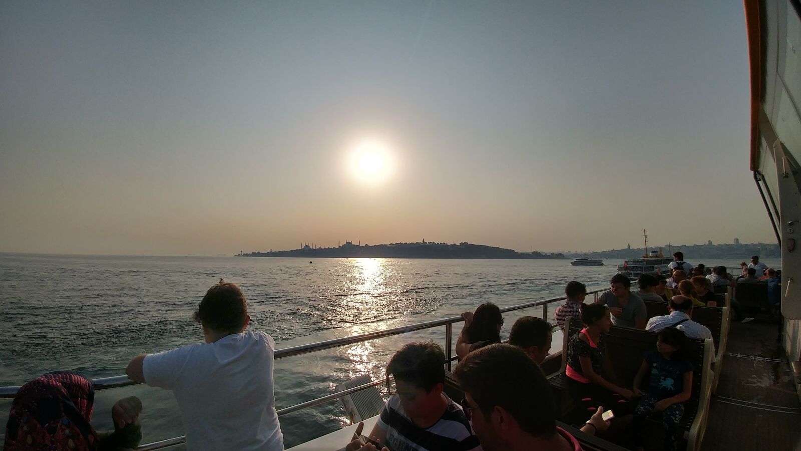 LG G5 sample photo. Ocean, sunset, crowd, travel photography