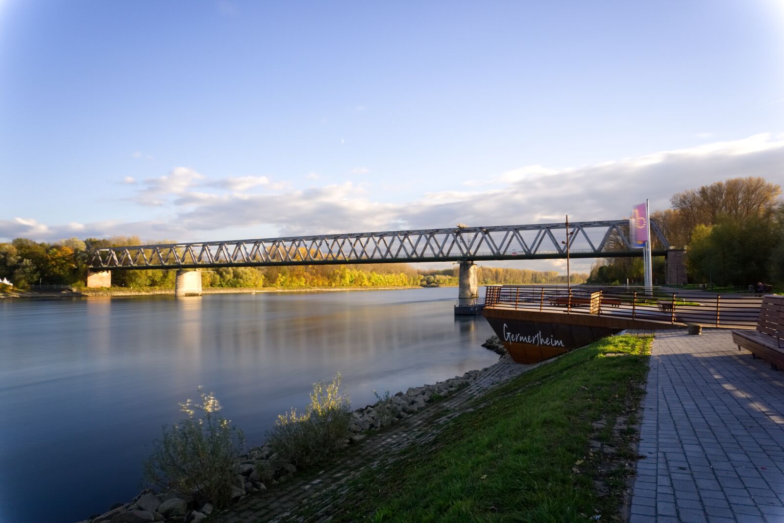 Sony E 16-50mm F3.5-5.6 PZ OSS sample photo. Rhine, river, bank photography