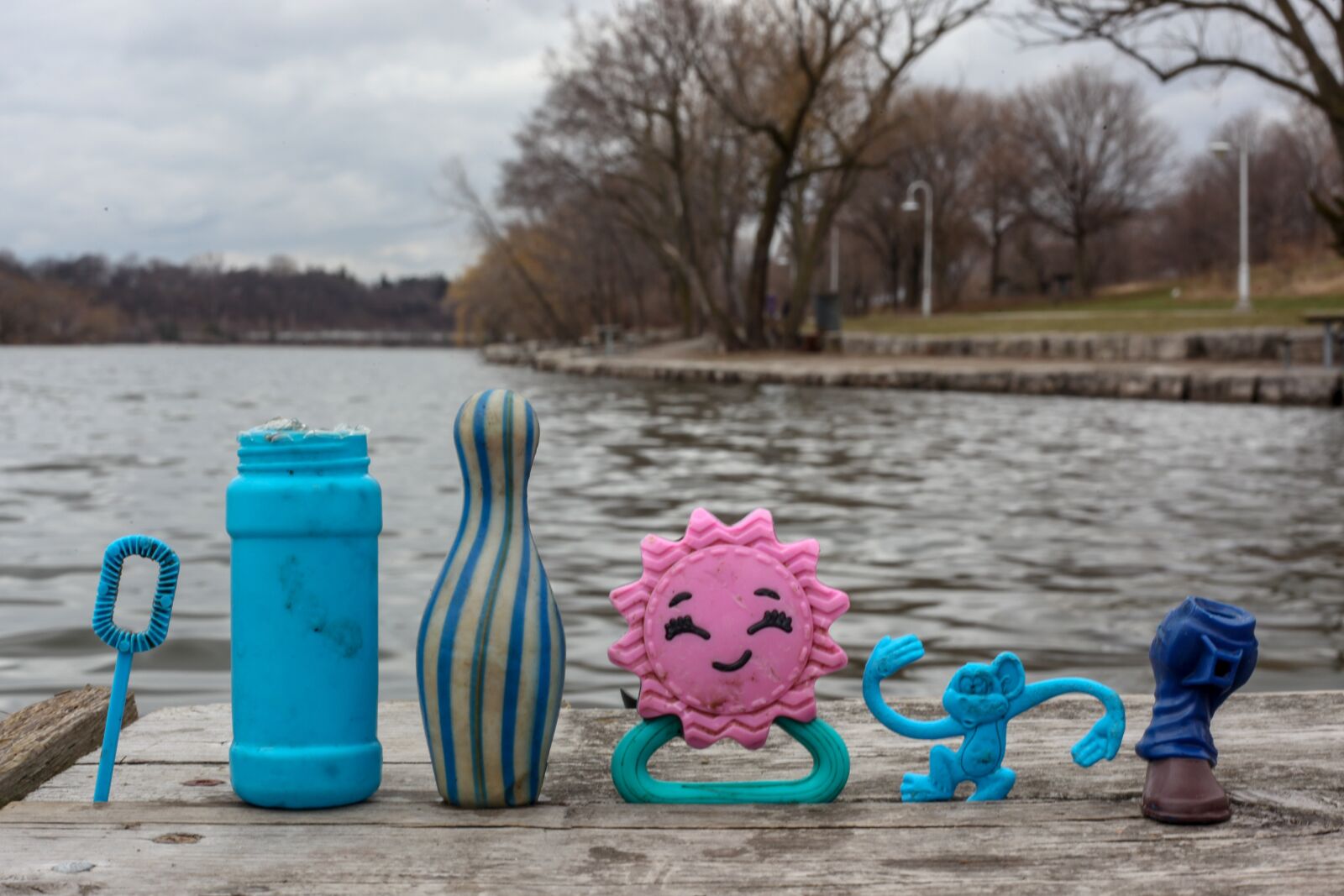 Canon EOS 5D Mark II sample photo. Children toys, plastic, lake photography
