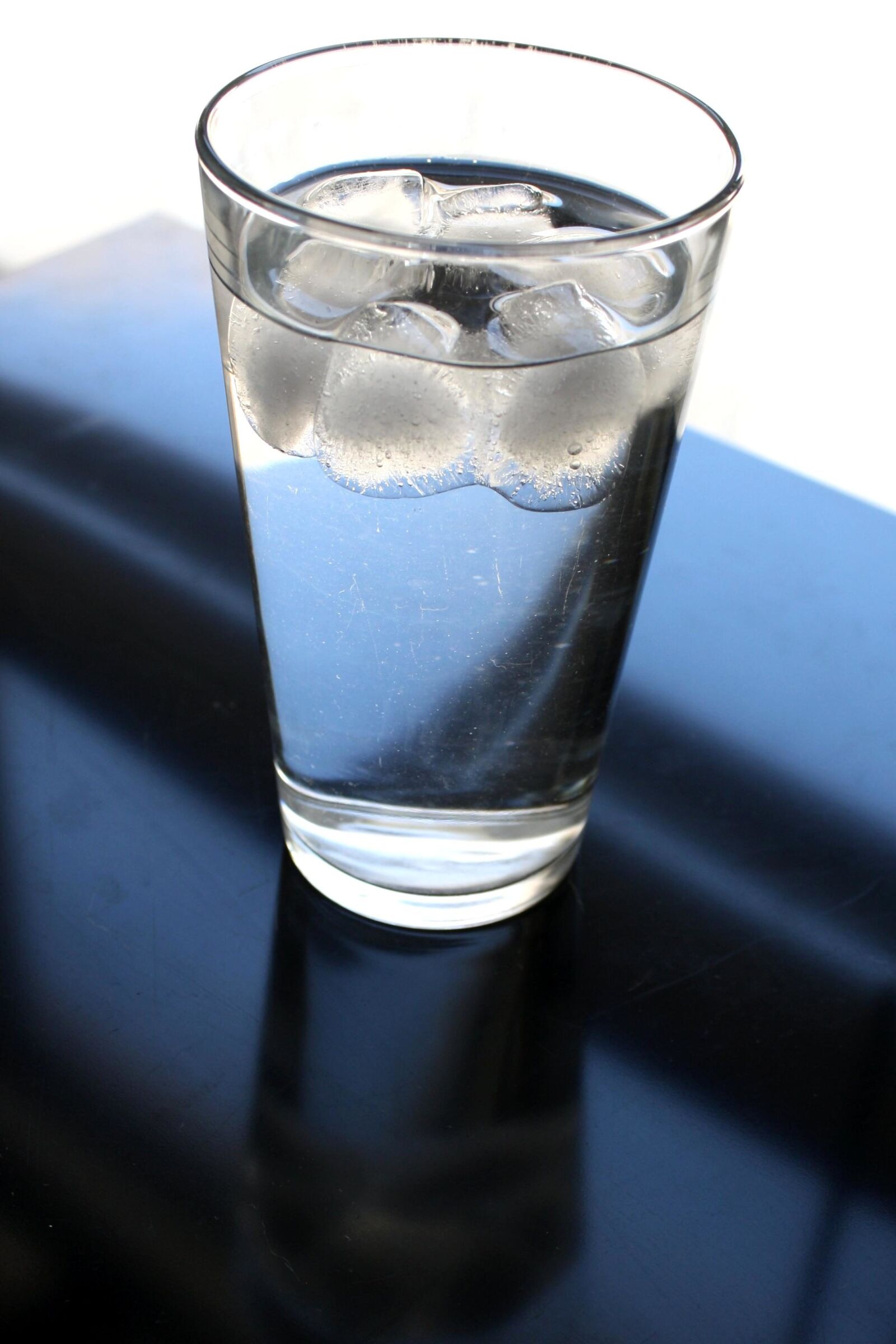 Canon EOS 1000D (EOS Digital Rebel XS / EOS Kiss F) sample photo. Glass, ice, water photography