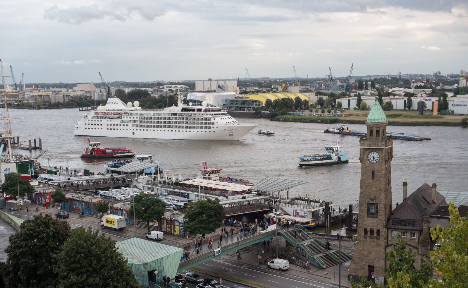 Olympus OM-D E-M1 Mark II + Olympus M.Zuiko Digital ED 12-40mm F2.8 Pro sample photo. Hamburg, landungsbrücken, port photography