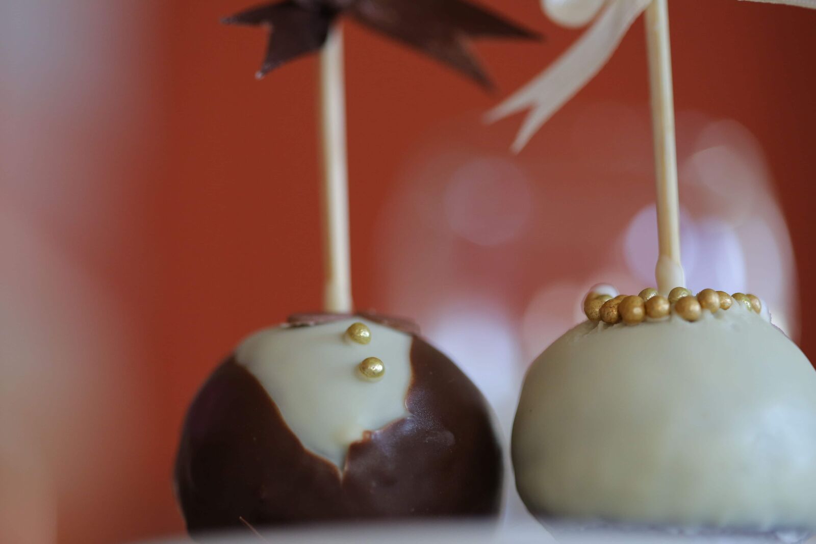 Canon EF 100mm F2.8 Macro USM sample photo. Decorative, lollipop, romantic, wedding photography