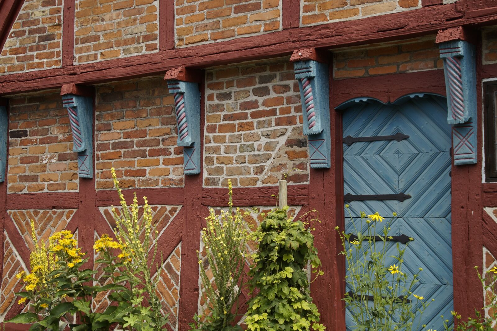 Sony SLT-A58 sample photo. Truss, fachwerkhaus, door photography