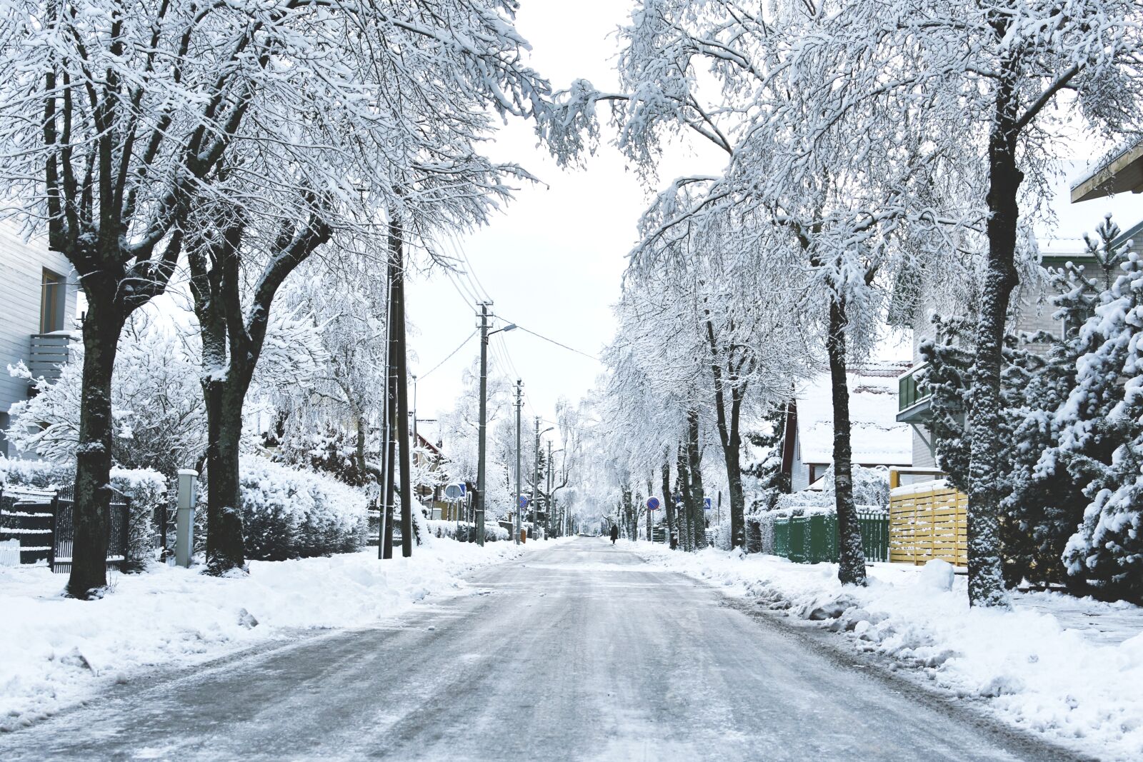 Nikon D7200 sample photo. Frost, snowy, winter town photography