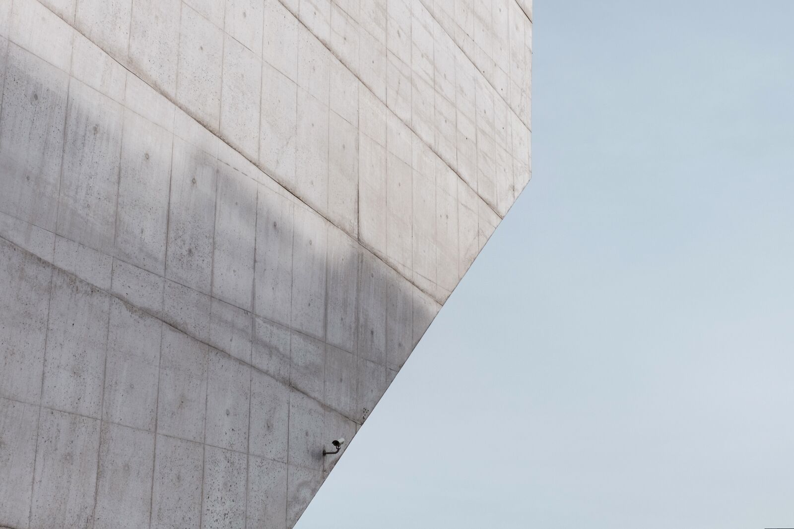 Fujifilm X-T1 + Fujifilm XF 35mm F1.4 R sample photo. Architecture, building, cctv photography