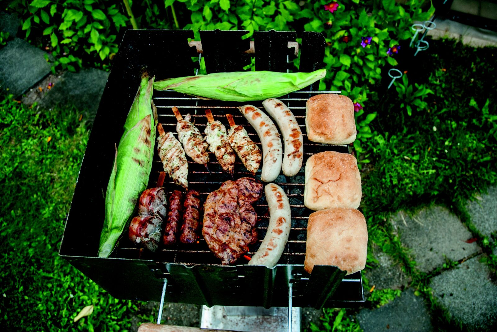 Nikon D200 sample photo. Bratwurst, turkey, corn on photography