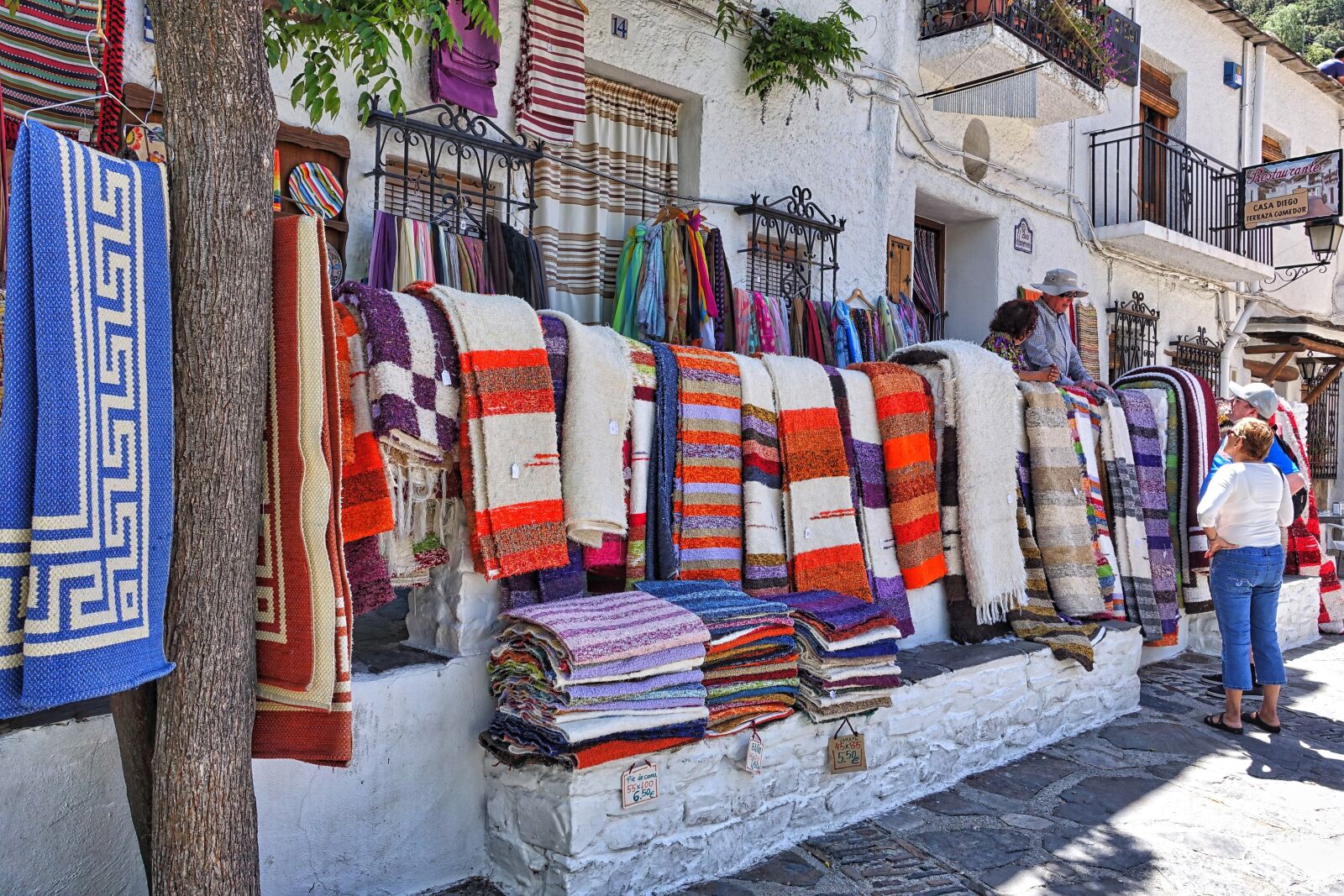 Sony Cyber-shot DSC-RX100 III sample photo. Market, blankets, handmade photography