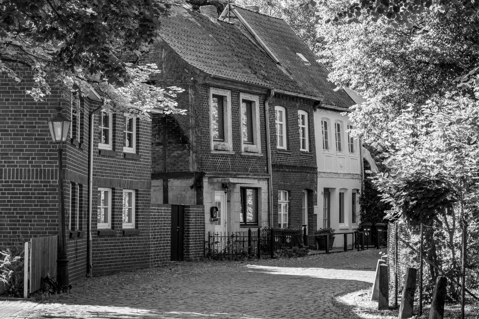 Canon EOS 1300D (EOS Rebel T6 / EOS Kiss X80) sample photo. Road, l neburg, historic photography
