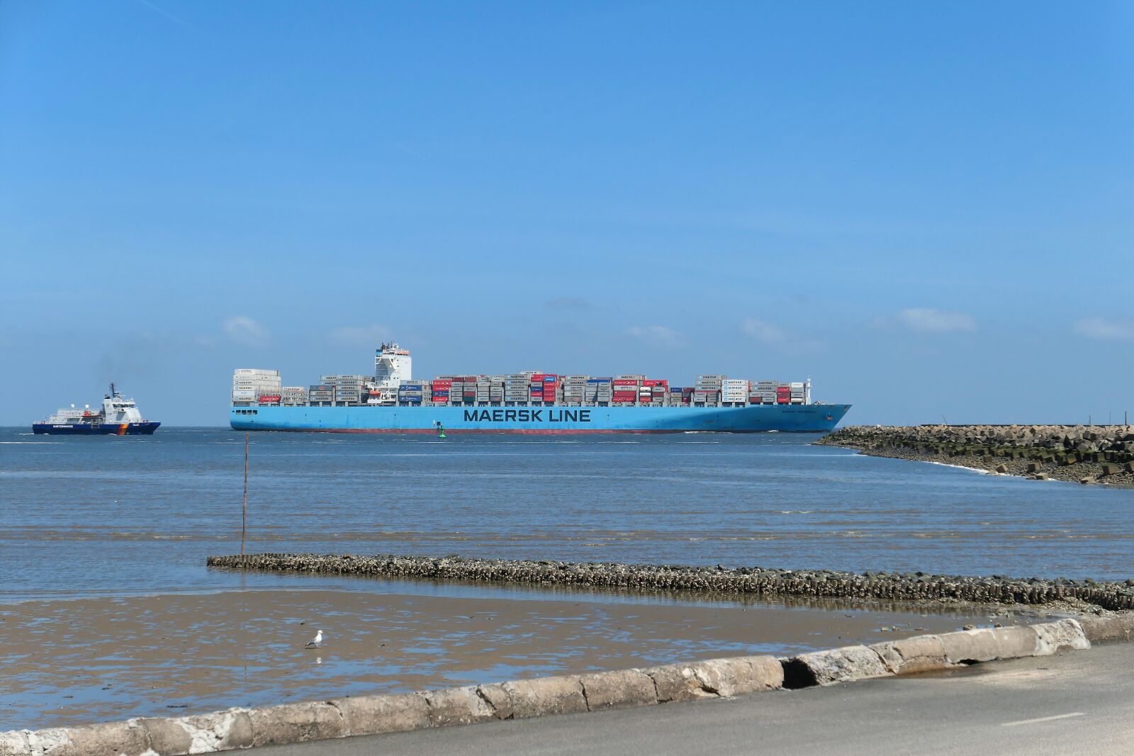 Panasonic Lumix DMC-LX10 (Lumix DMC-LX15) sample photo. Freighter, shipping, container ship photography