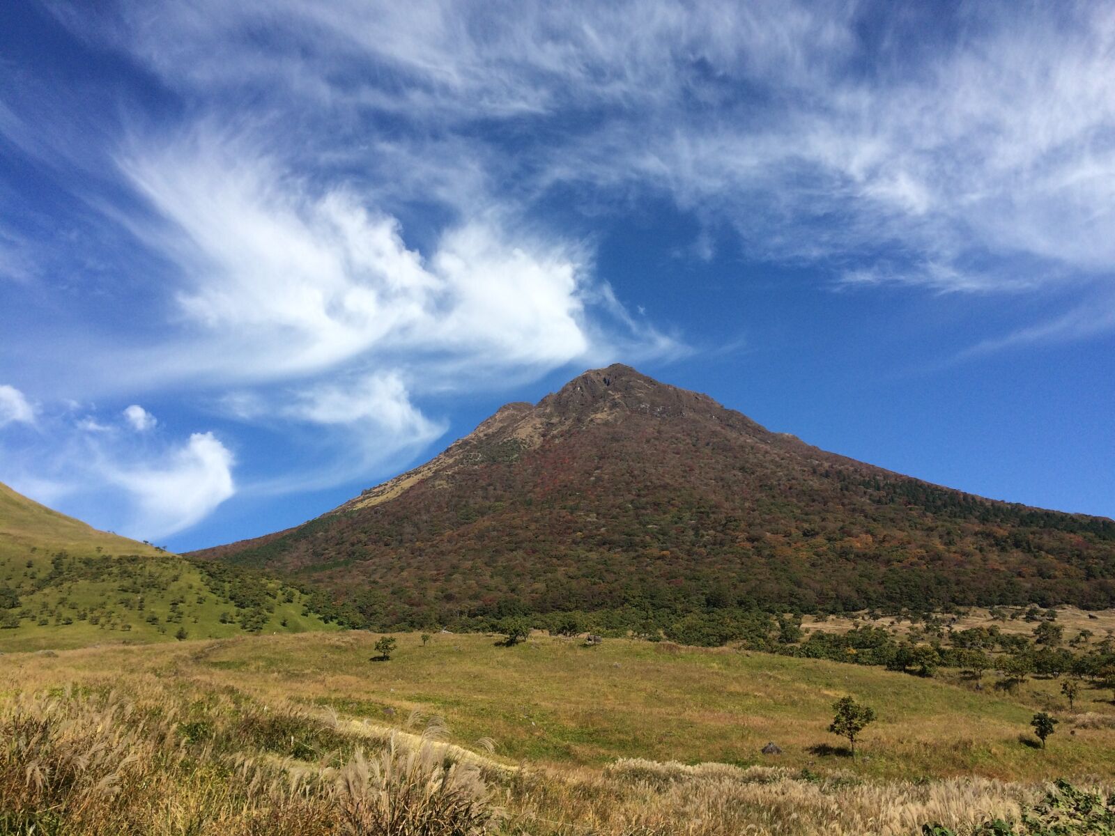 iPhone 5s back camera 4.15mm f/2.2 sample photo. Mountain, sky, cloud photography