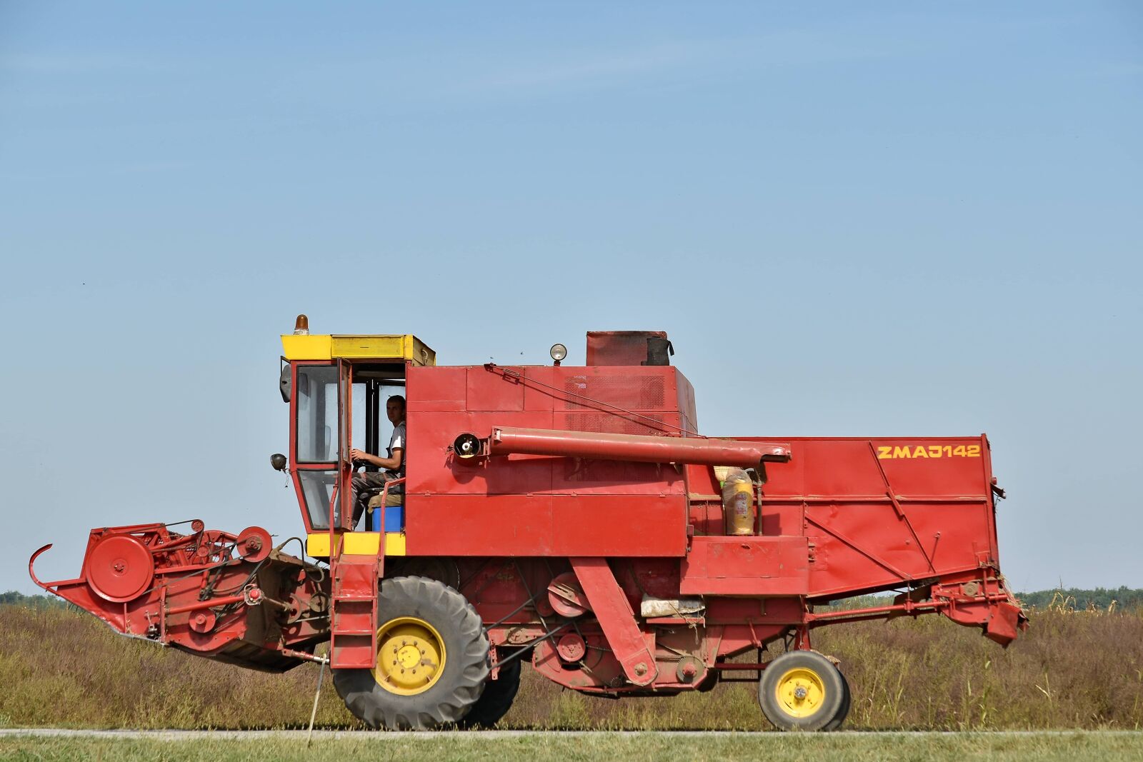 Nikon D5500 sample photo. Combine, countryside, farmer, harvestman photography
