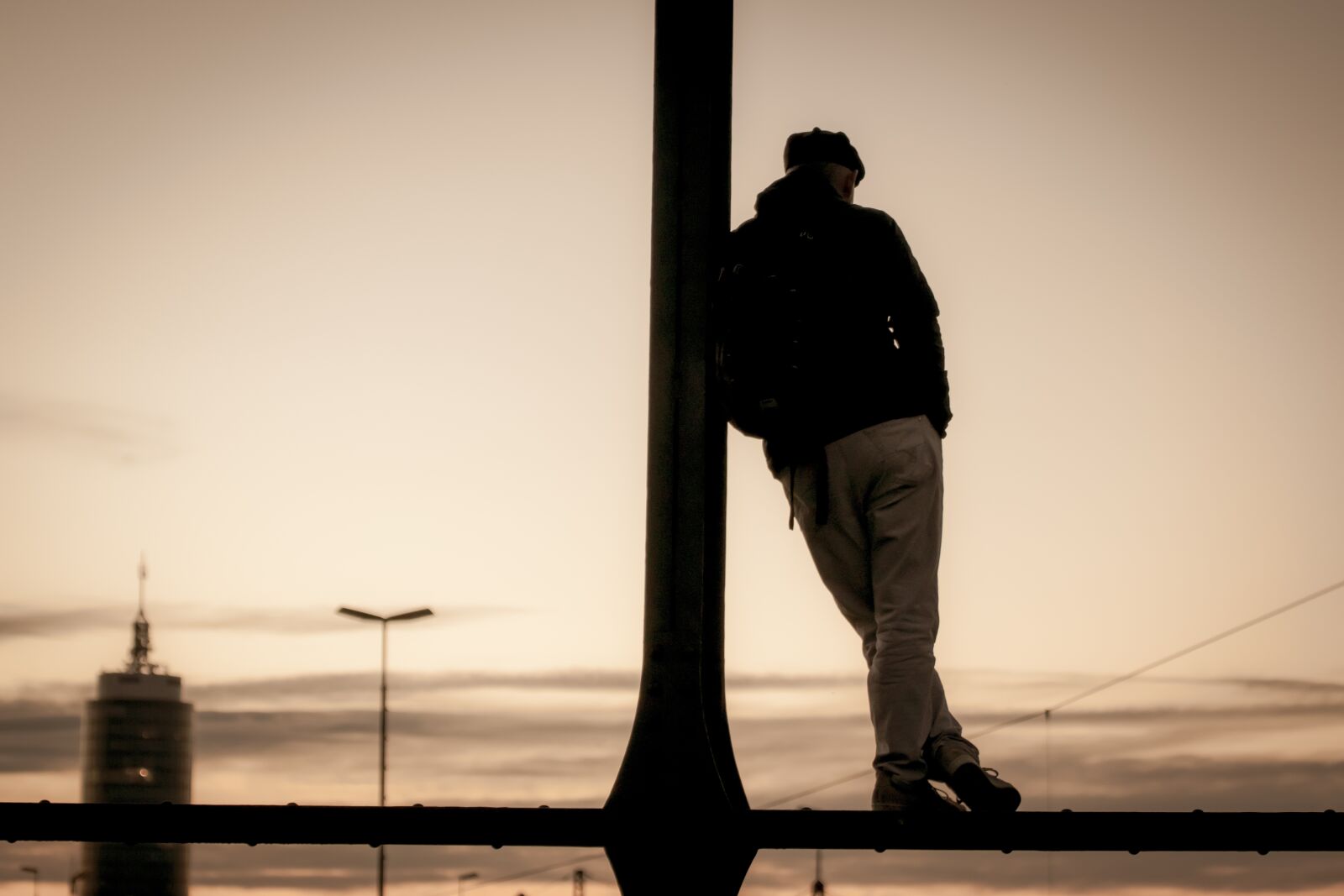 Canon EOS 200D (EOS Rebel SL2 / EOS Kiss X9) sample photo. Man, silhouette, view photography