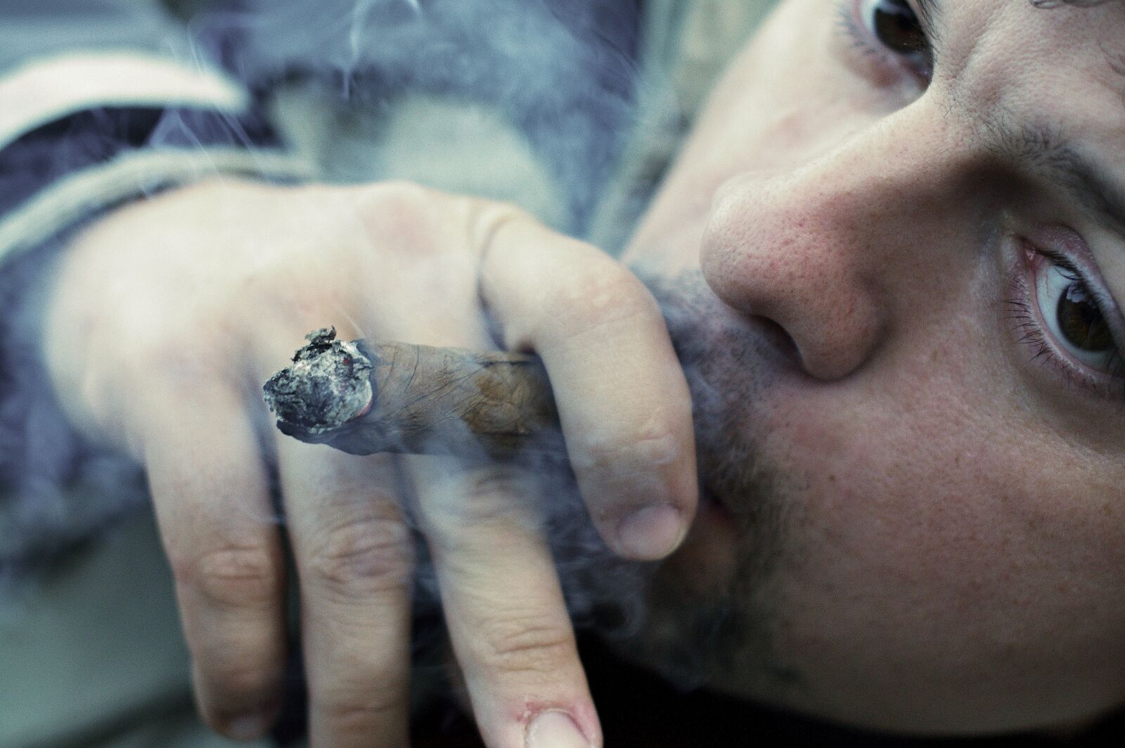 Nikon D90 sample photo. Smoking, smoker, cigar photography