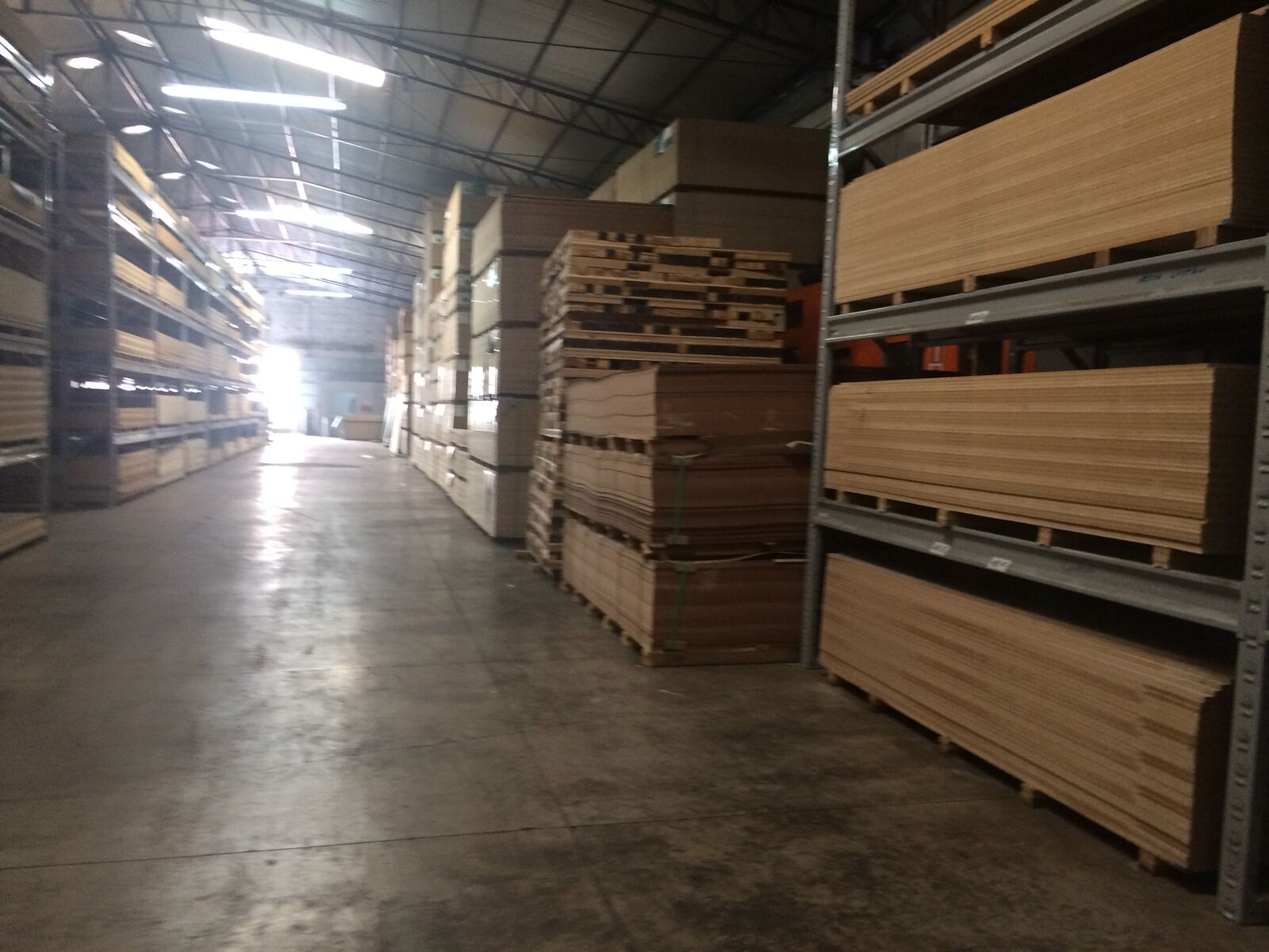 iPhone 5s back camera 4.15mm f/2.2 sample photo. Estocagem, stock, logistic photography