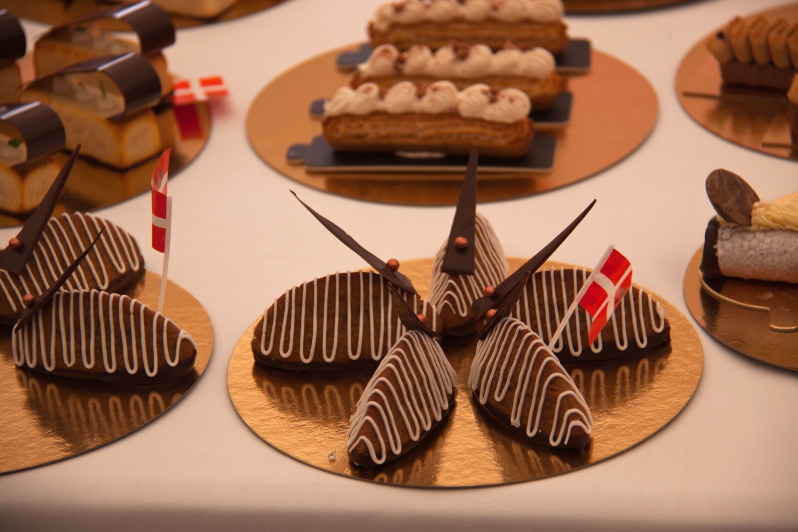 Canon EOS 50D sample photo. Kransekager, cakes, bread photography
