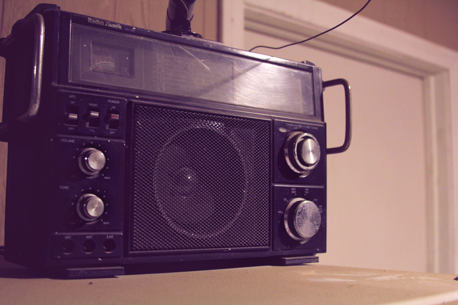 Canon EOS 550D (EOS Rebel T2i / EOS Kiss X4) sample photo. Night, radio photography