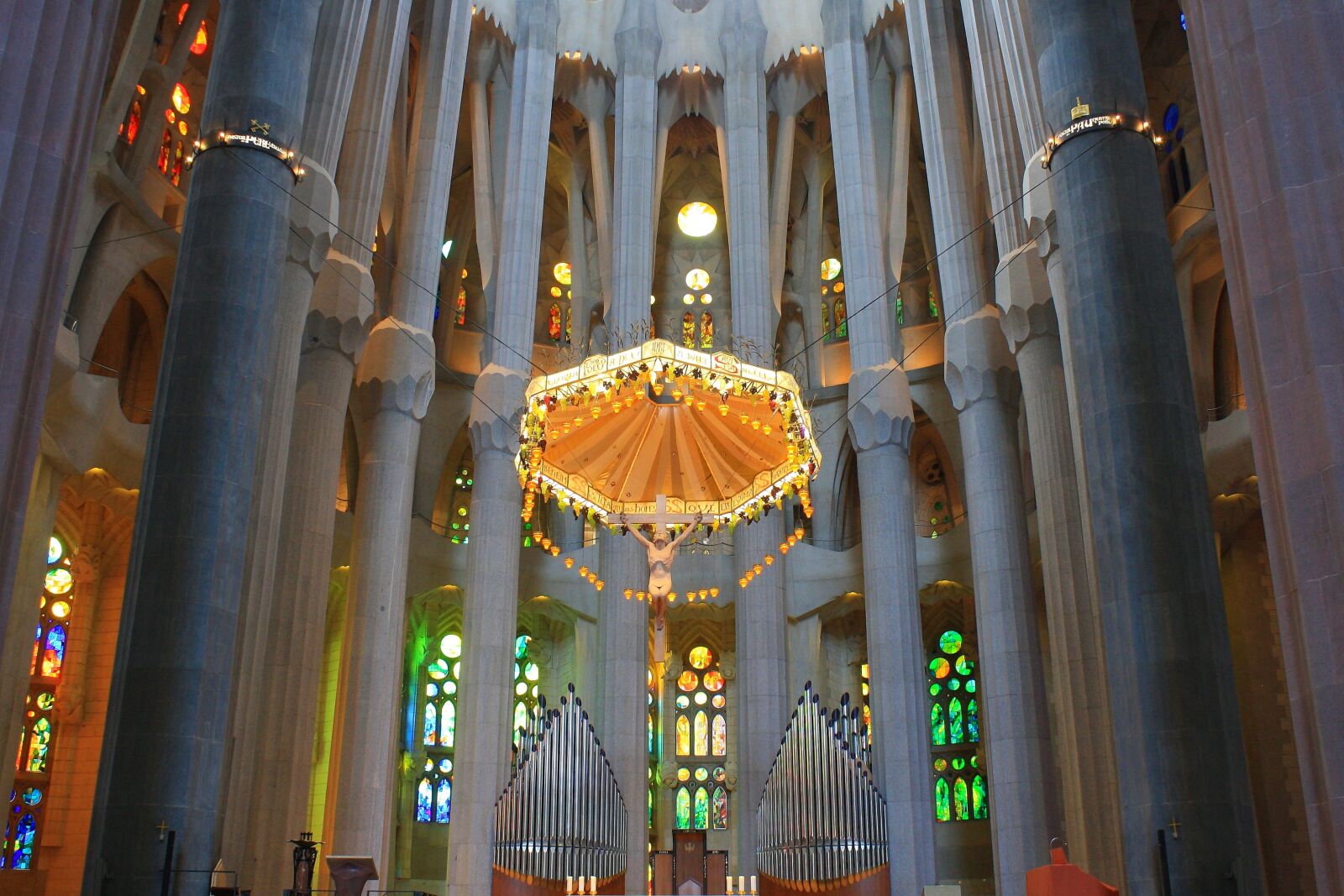 Canon EOS 1000D (EOS Digital Rebel XS / EOS Kiss F) sample photo. Basilica, barcelona, architecture photography